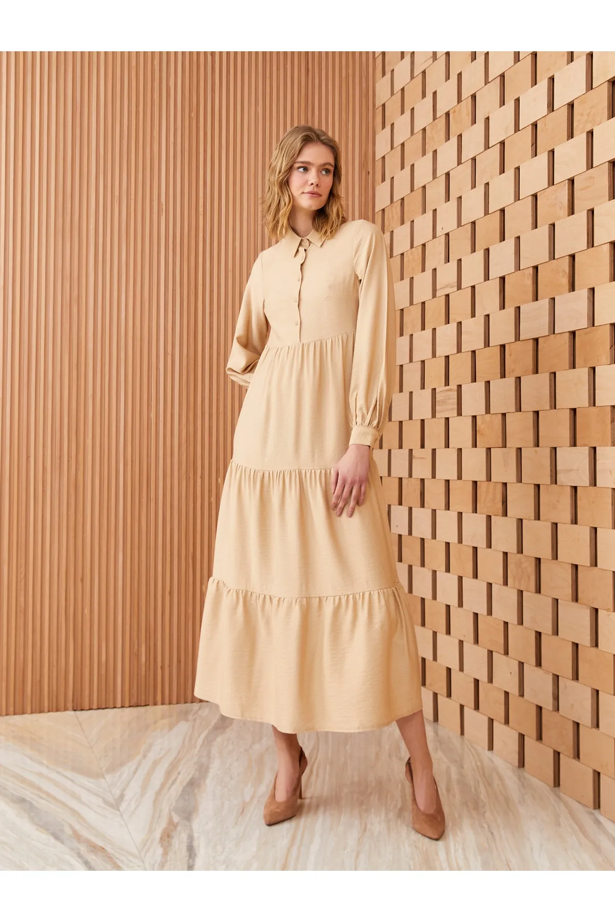 LC Waikiki  Einfarbiges, langärmliges Damenkleid mit Hemdkragen