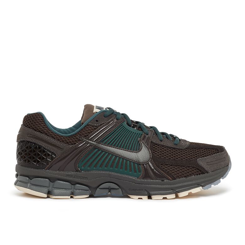 NIKE Zoom Vomero 5 