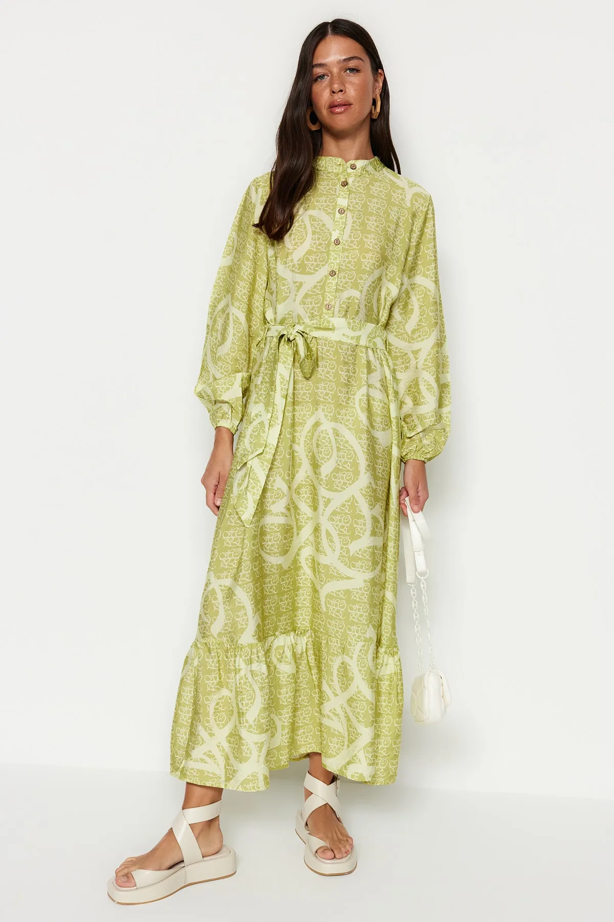 Trendyol Modest  Ölgrünes Kleid mit Gürtel, halber Knopfleiste, Rockspitze, Volant, gewebtem Muster TCTSS23EB00366