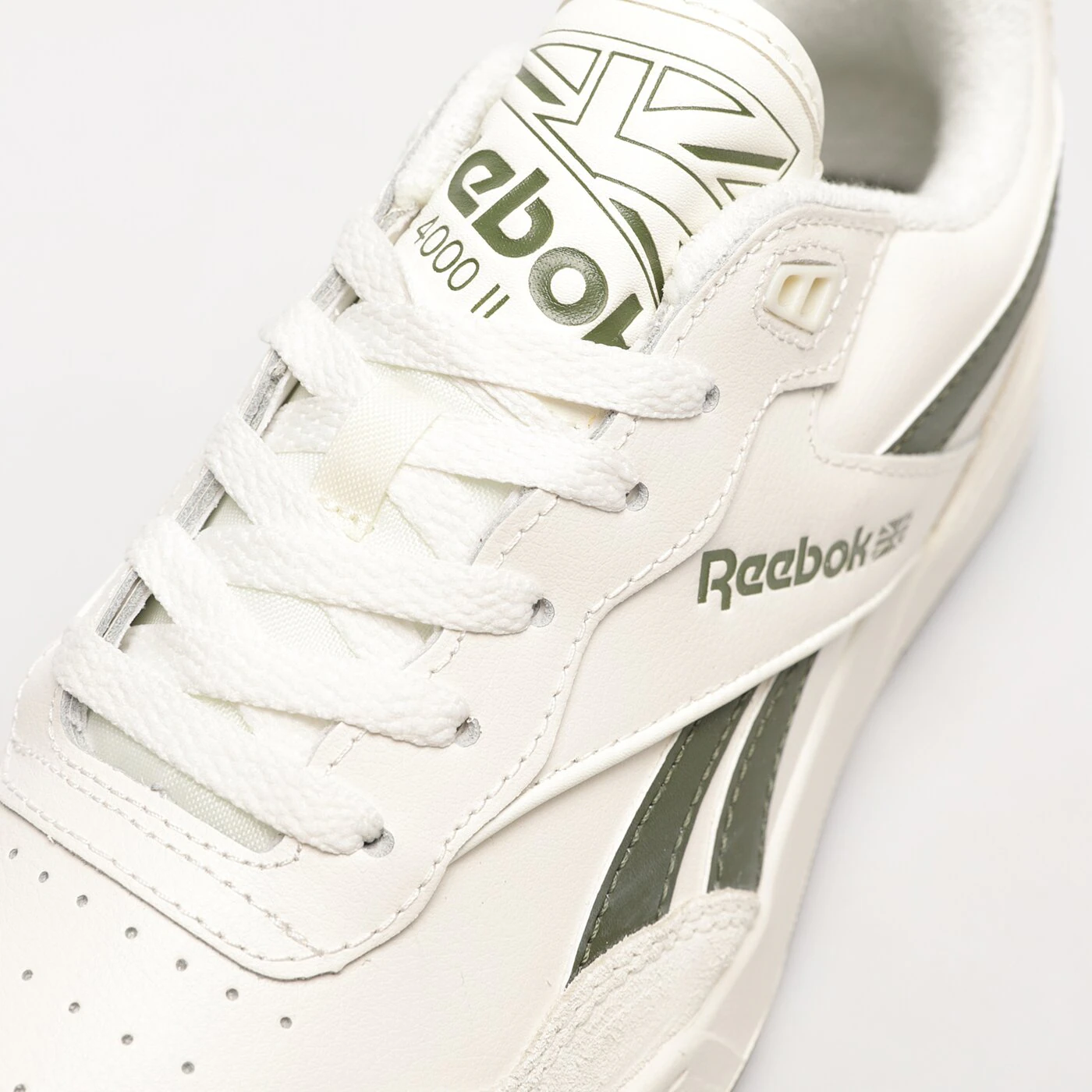 REEBOK BB 4000 II Weiß