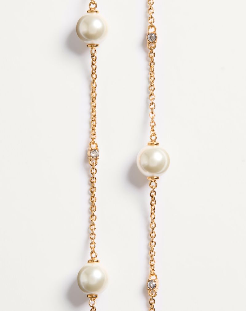Colar com pingente VLogo Signature em metal, cristais Swarovski® e pérolas.