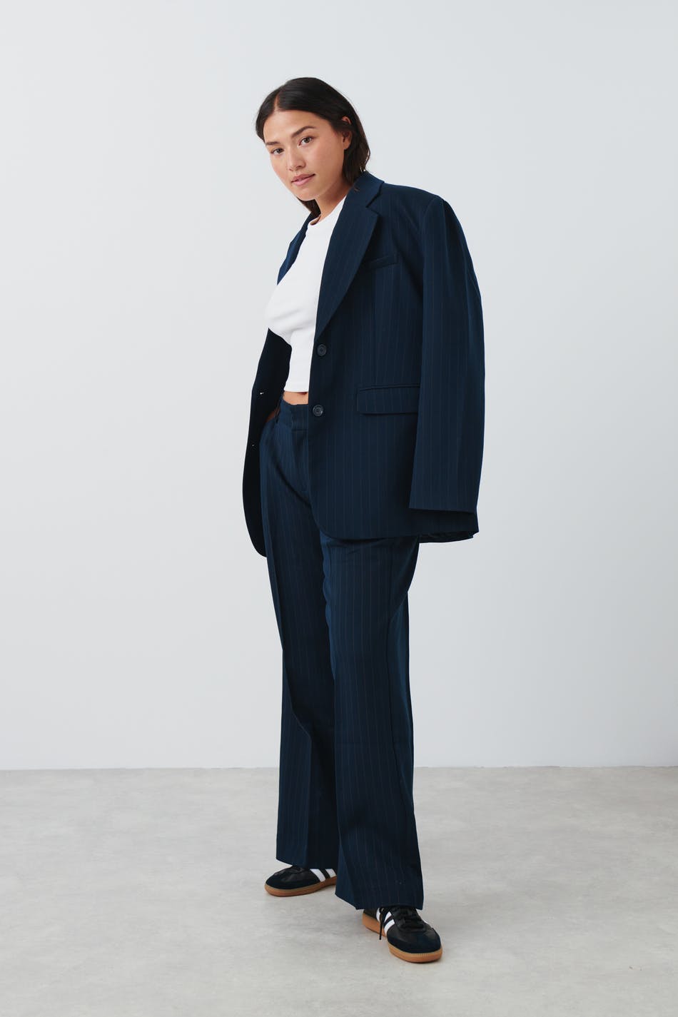 Low waist trousers