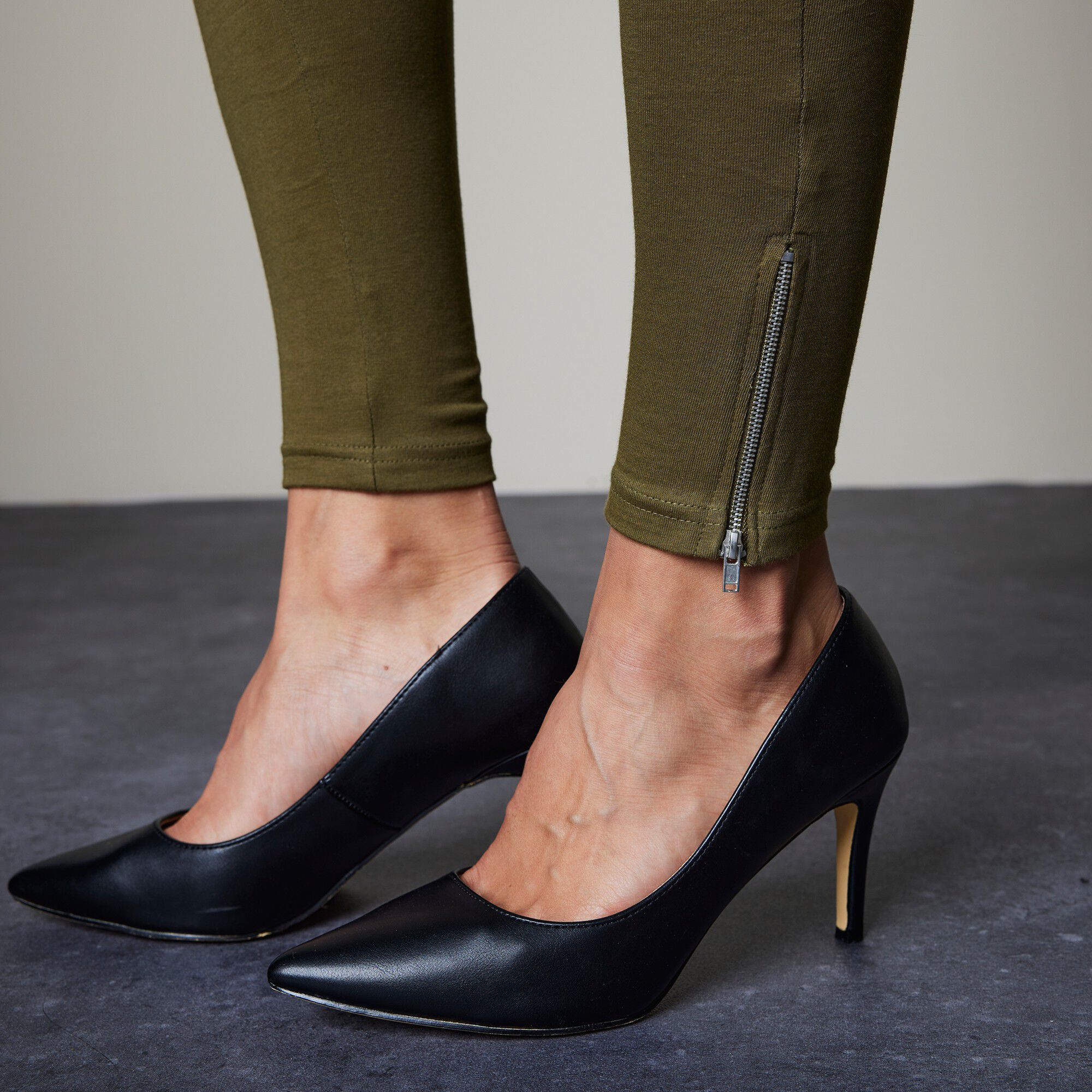 Legging bas de jambe zippé, taille élastiquée