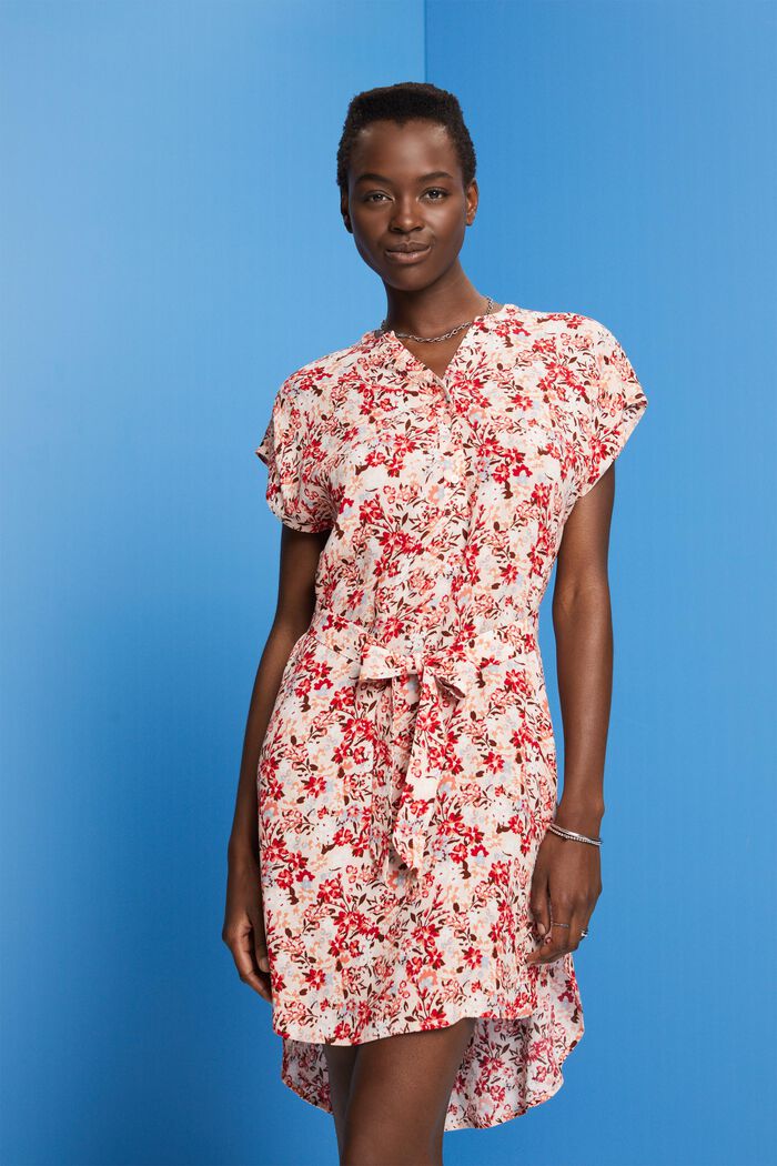 Kleid mit Gürtel und Crêpe-Effekt