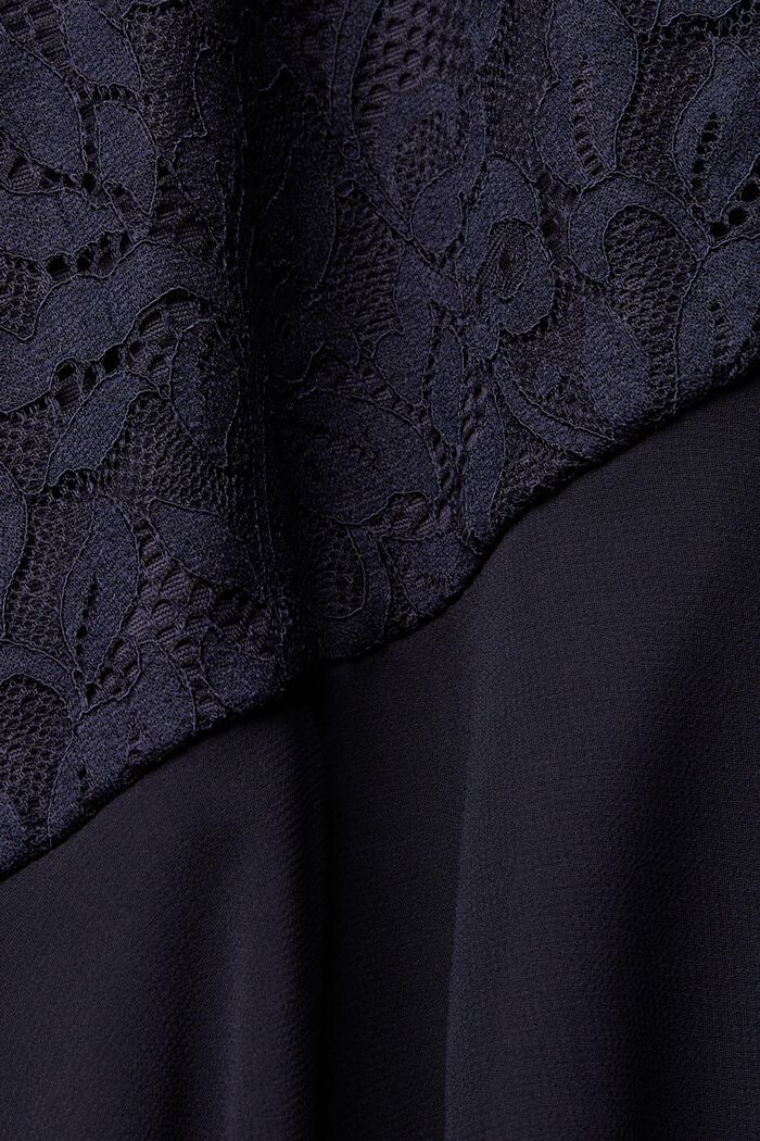 Aus Recycling-Material: Chiffon-Midikleid mit Spitze