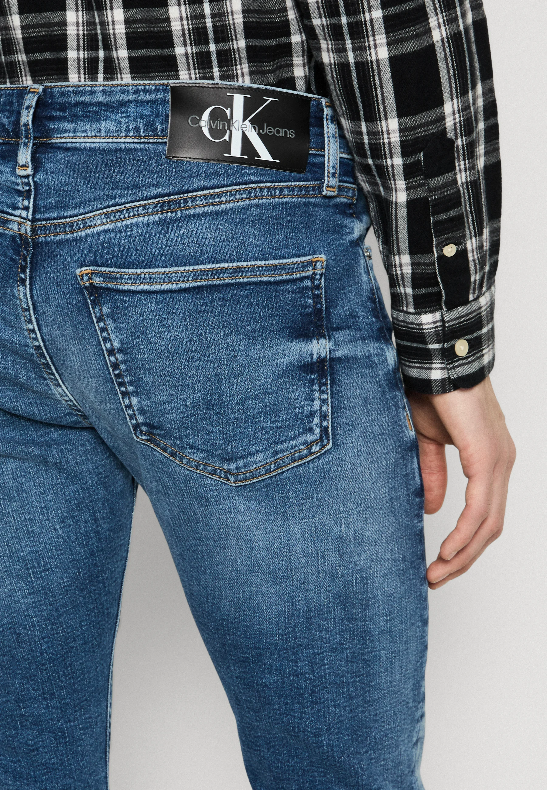 Vaqueros de corte cónico de Calvin Klein Jeans