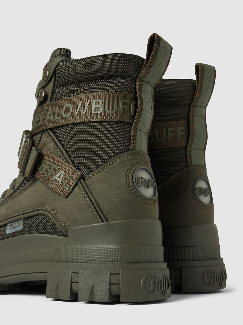 Schnürboots mit Klickverschluss in khaki