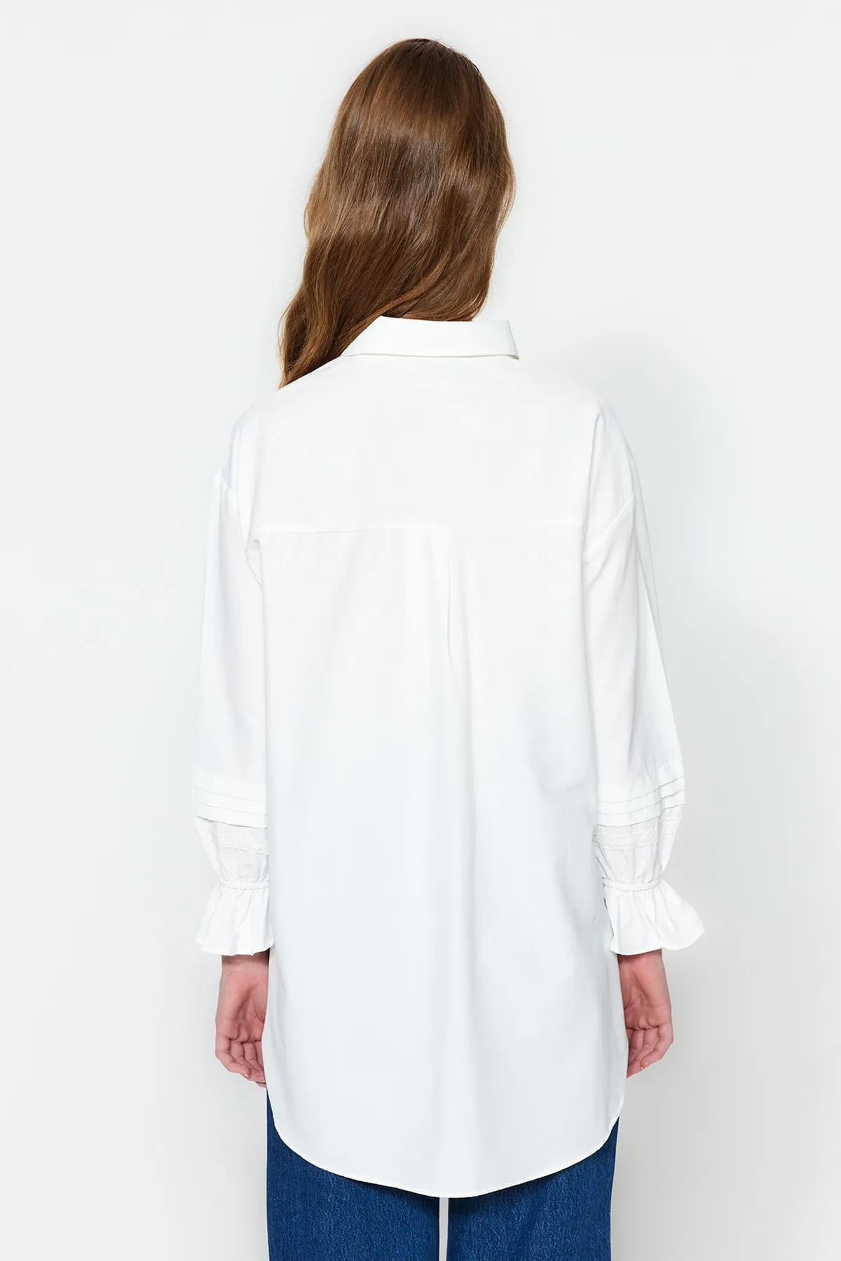 Trendyol Modest  Ecrufarbenes, besticktes Hemd aus gewebter Baumwolle TCTSS23TG00033