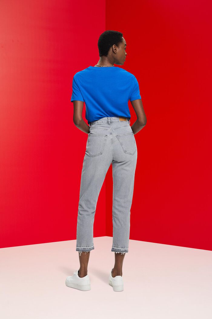 Jeans mit hohem Bund und offenem Saum
