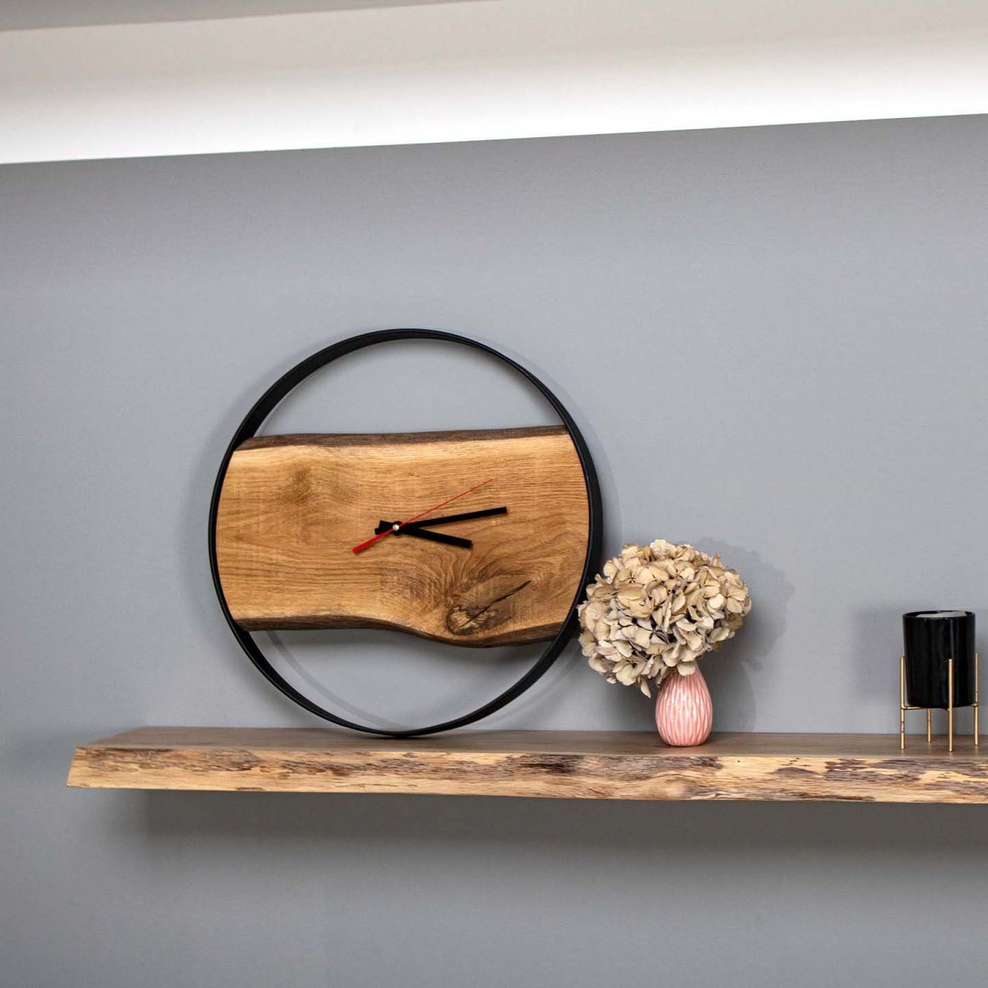 holz4home Wanduhr Wanduhr mit Stahlrahmen aus massiver Eiche Ø 43 cm von holz4home®
