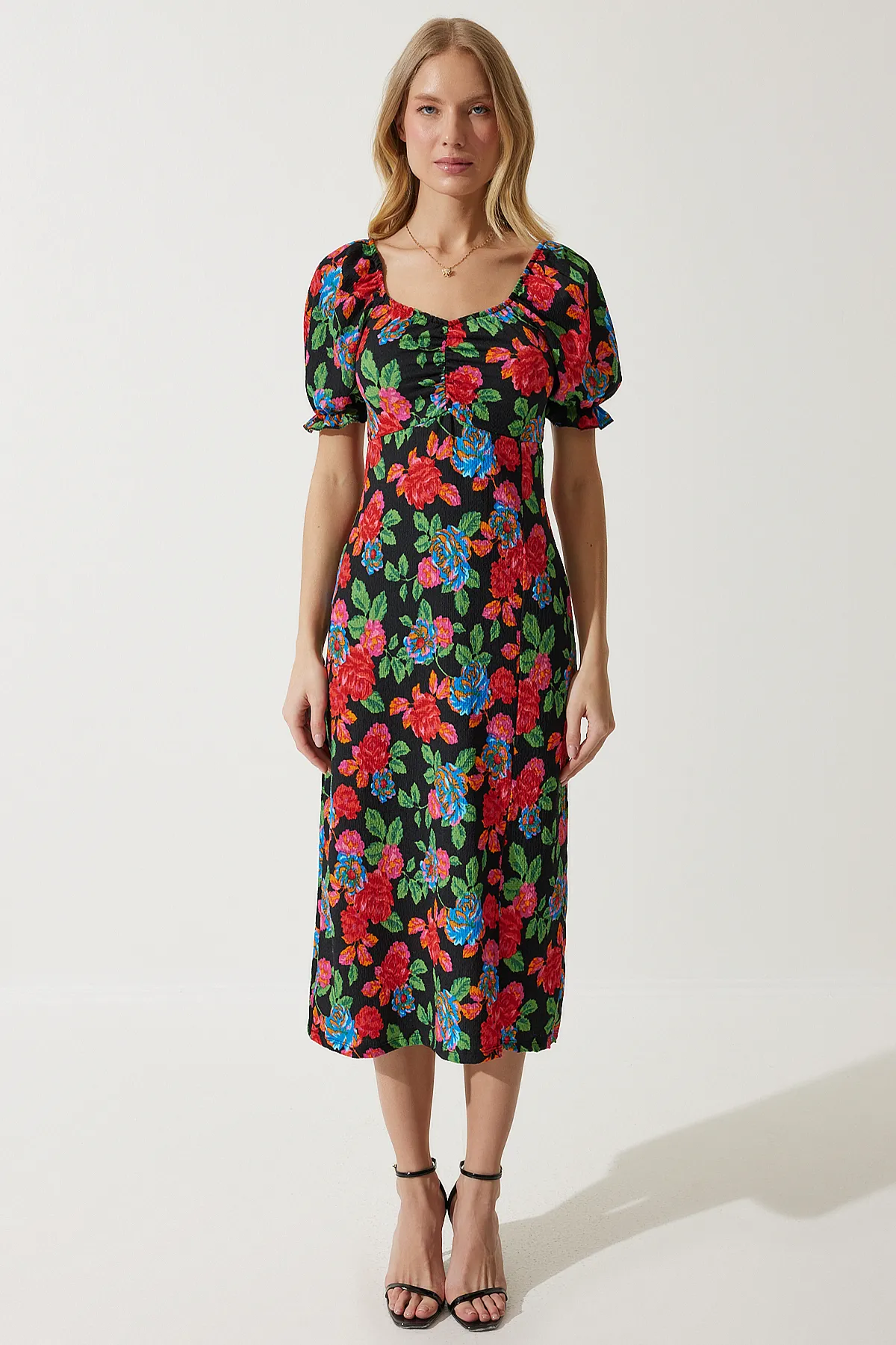 Happiness İstanbul  Rotes Sommerkleid aus Viskose mit elastischem Carmenkragen für Damen MC00172