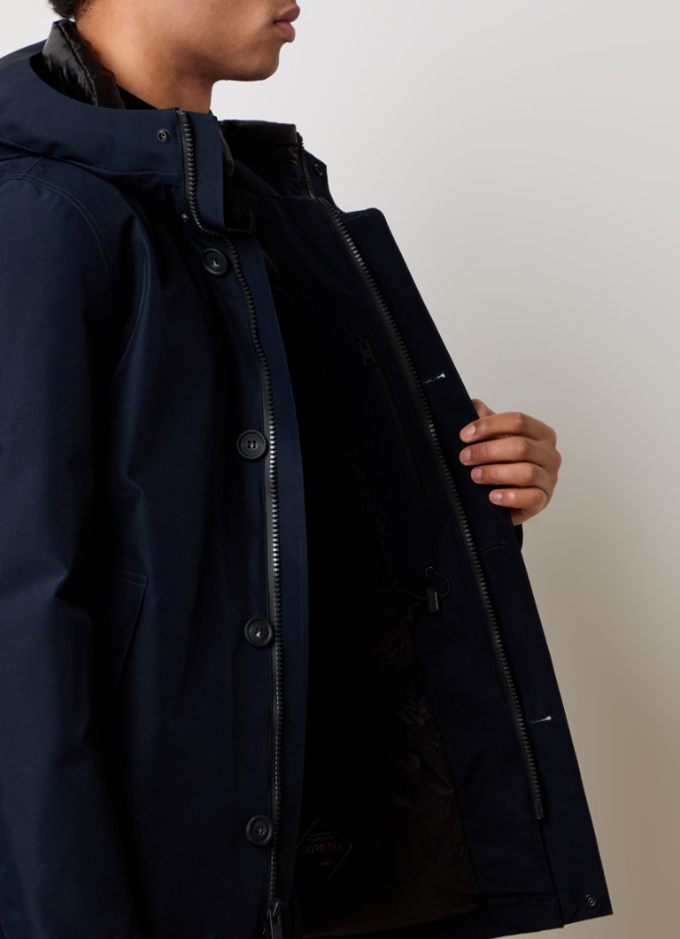 Prošívaná parka Woolrich GTX s péřovou výplní a bočními kapsami