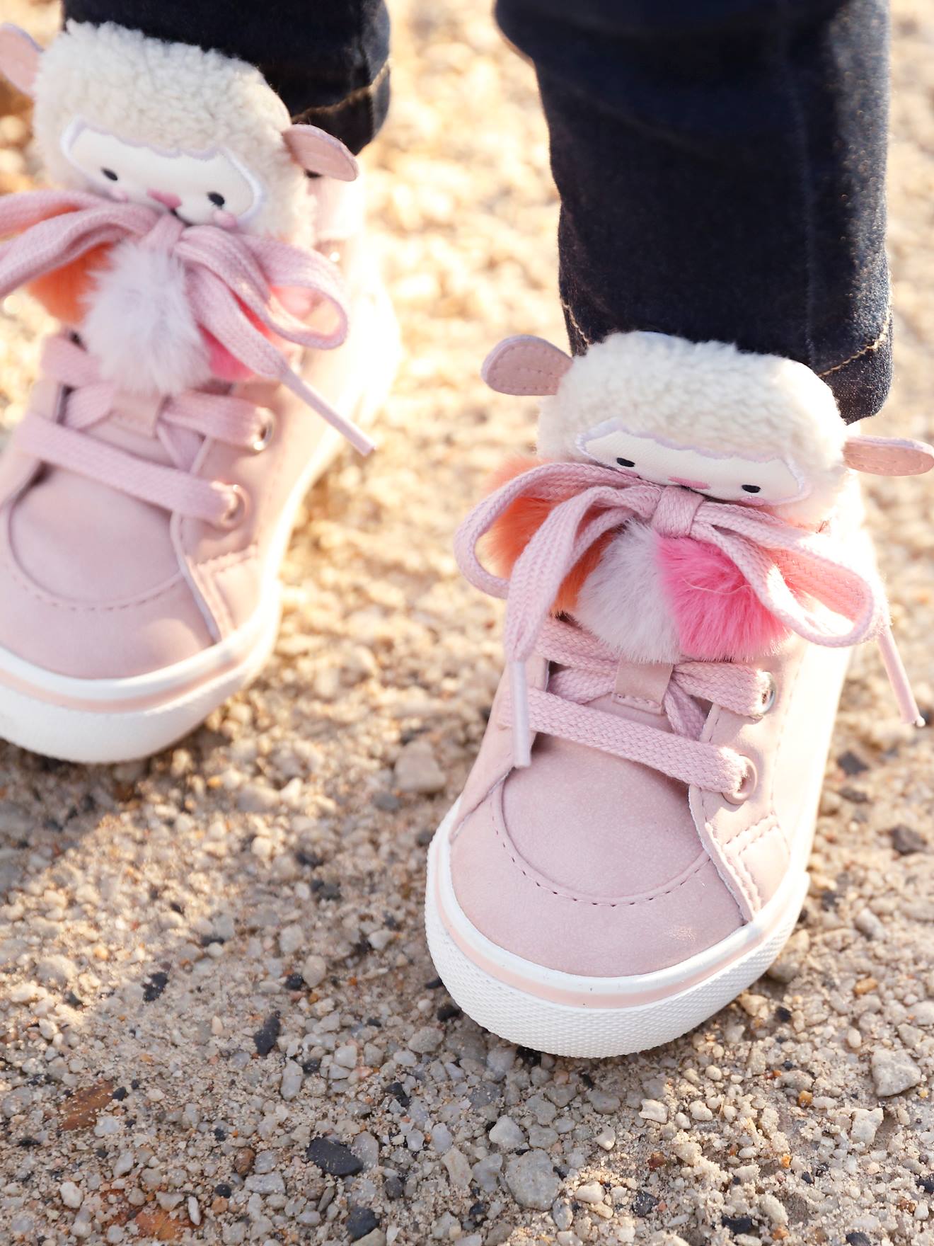 Baskets montantes bébé fille 3 pompons rose clair