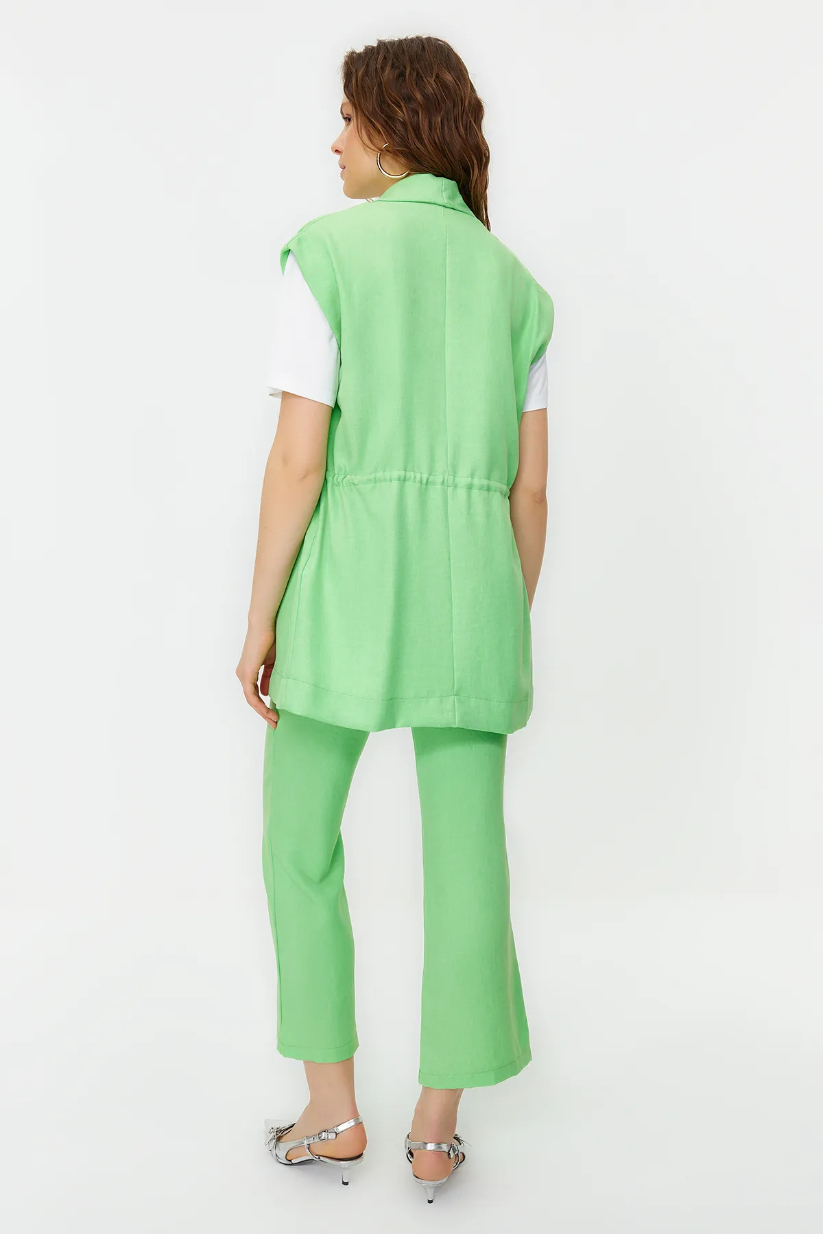Trendyol Modest  Grüner Kimono-Hosen-Webanzug in Leinenoptik mit interner Krawatte TCTSS23US00061