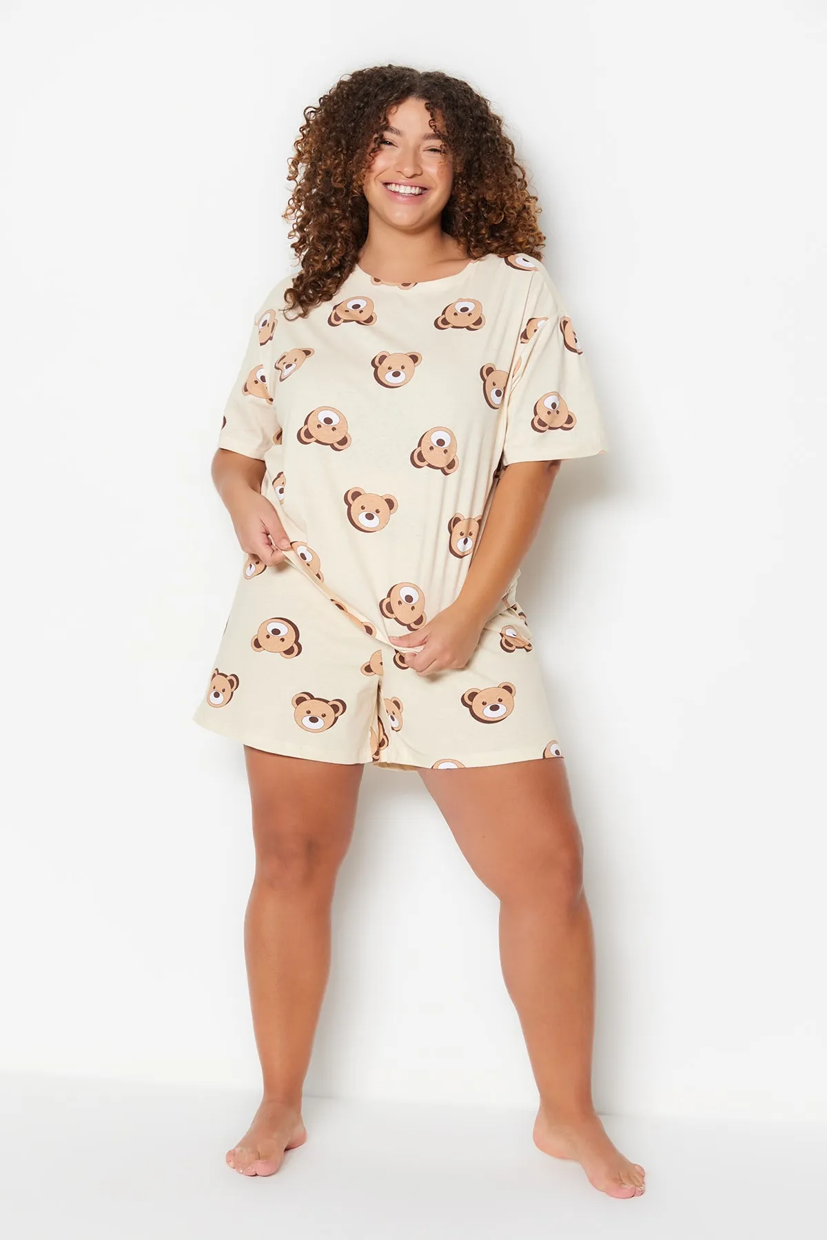 Trendyol Curve  Ecrufarbenes Pyjama-Set aus Baumwollstrick mit Teddybär-Aufdruck TBBSS23AI00022