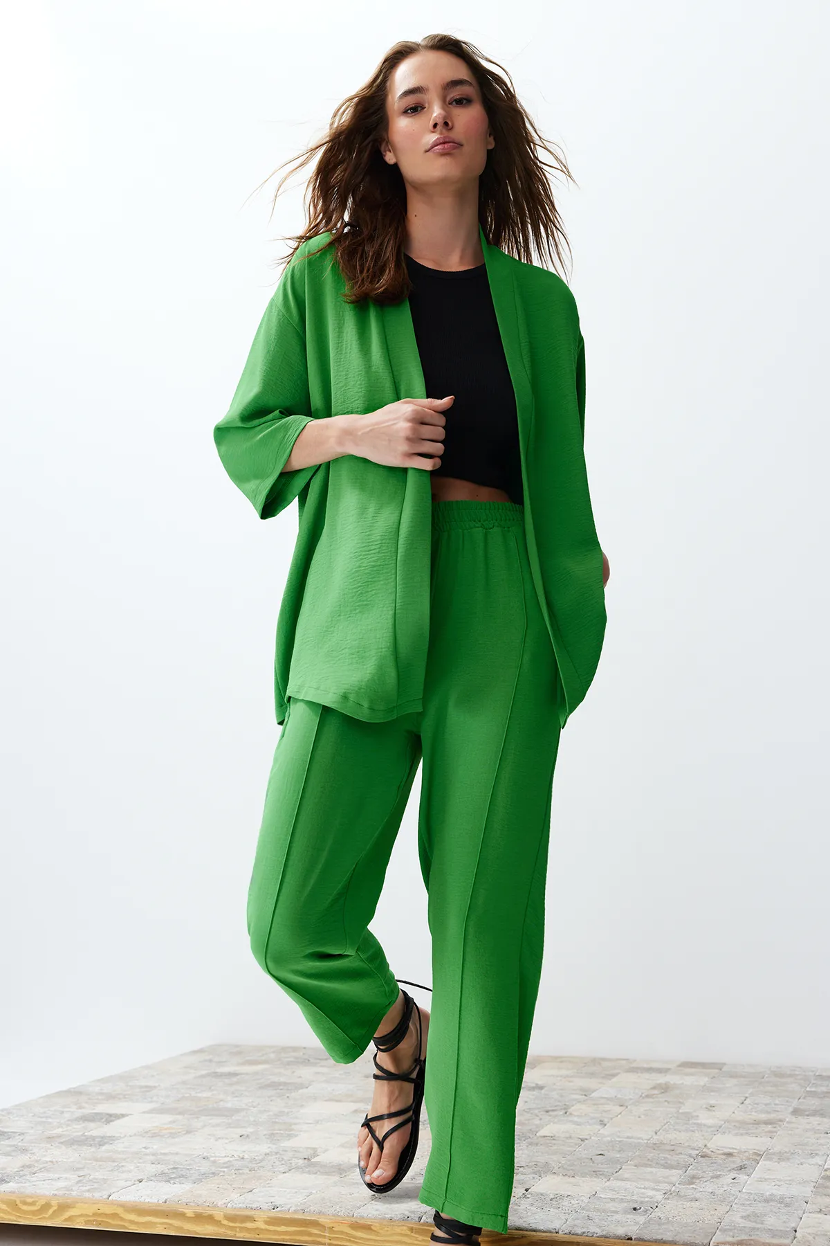 Trendyol Collection  Grünes gewebtes Kimono-Hosen-Unterteil-Oberteil-Set TWOSS24AU00037