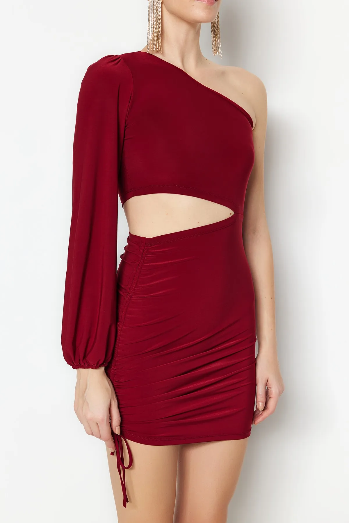 Trendyol Collection  Burgunderrotes, stilvolles Abendkleid mit Fensterausschnitt TPRSS21EL0179