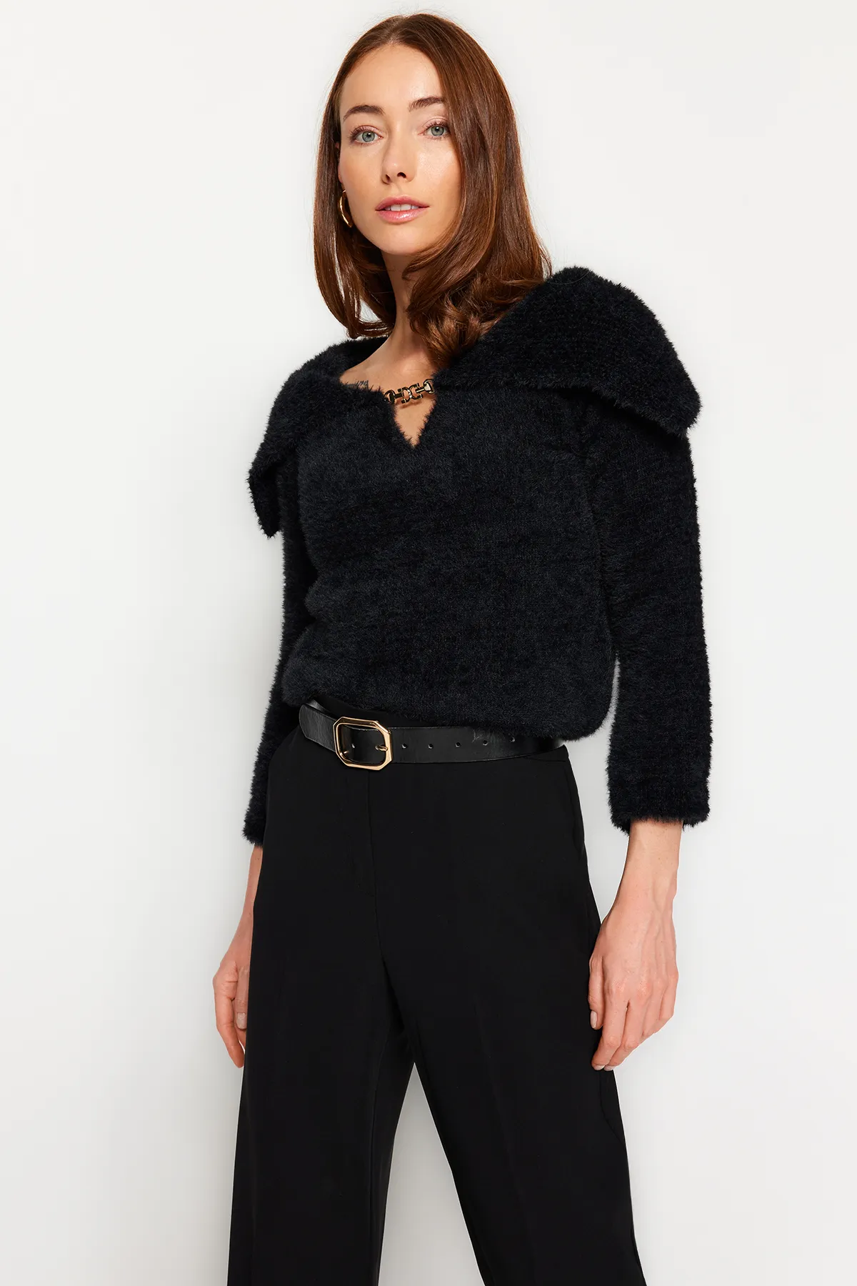 Trendyol Collection  Schwarzer Pelz-Strickpullover TWOAW24KZ00741