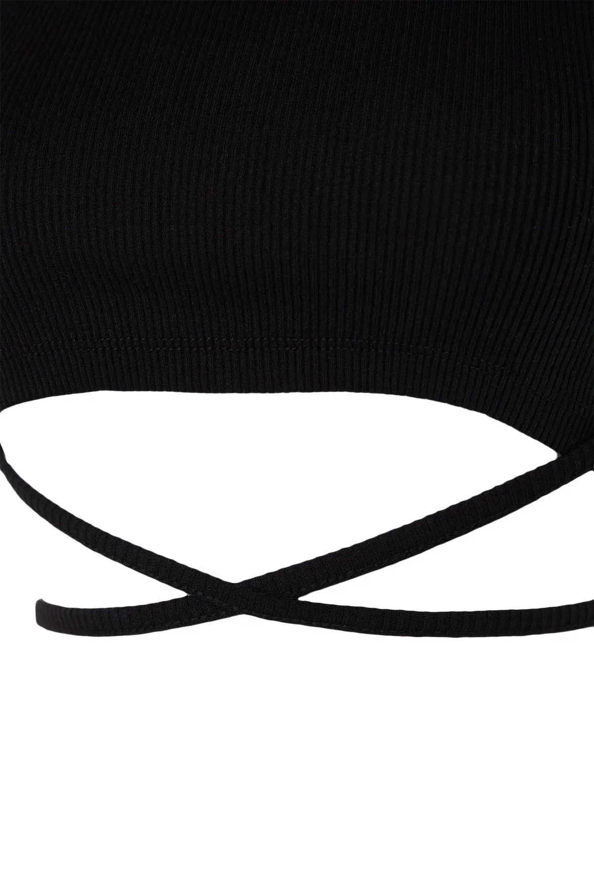 Trendyol Collection  Schwarze, detaillierte, bauchfreie Strickbluse aus gerippter Baumwolle mit Krawatte THMSS22BZ1089