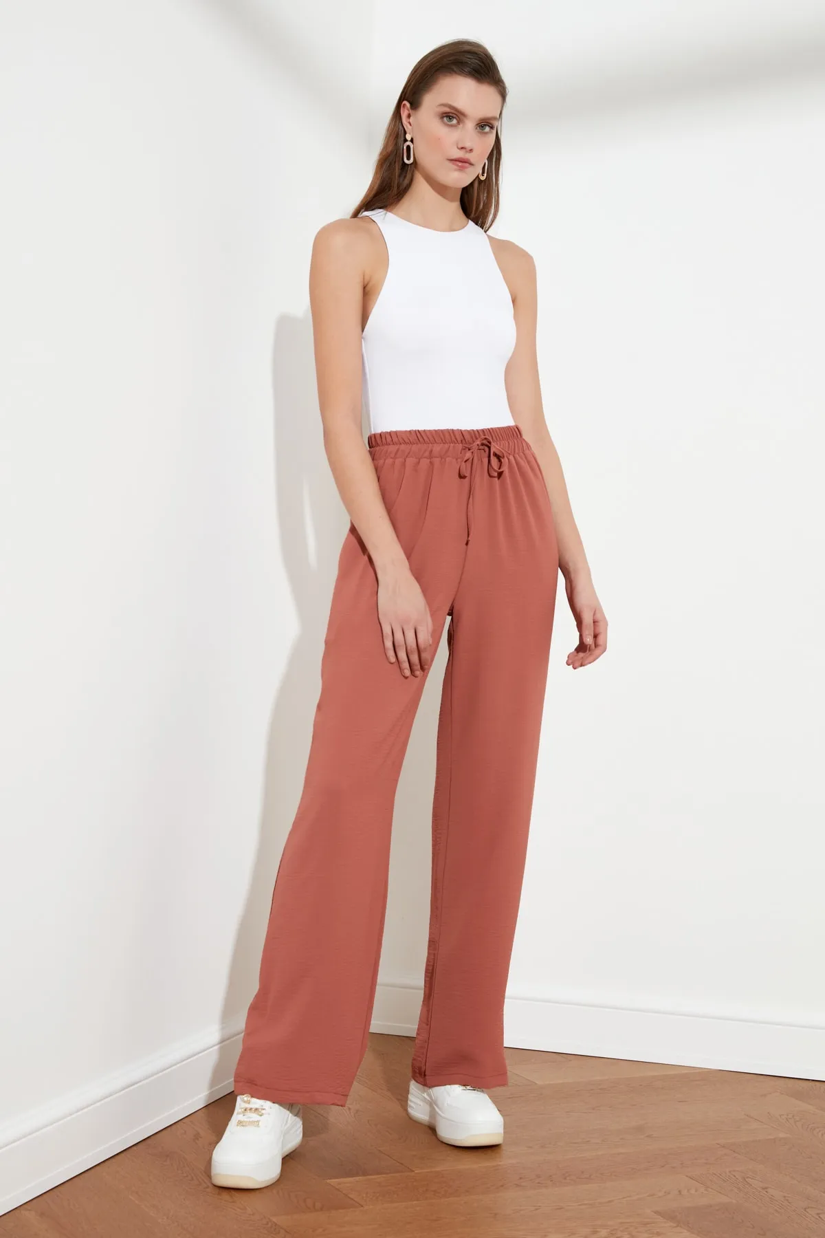 Trendyol Collection  Dusty Rose Webhose mit weitem Bein TWOSS21PL0248