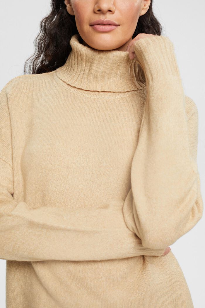 Rollkragenpullover aus Strick