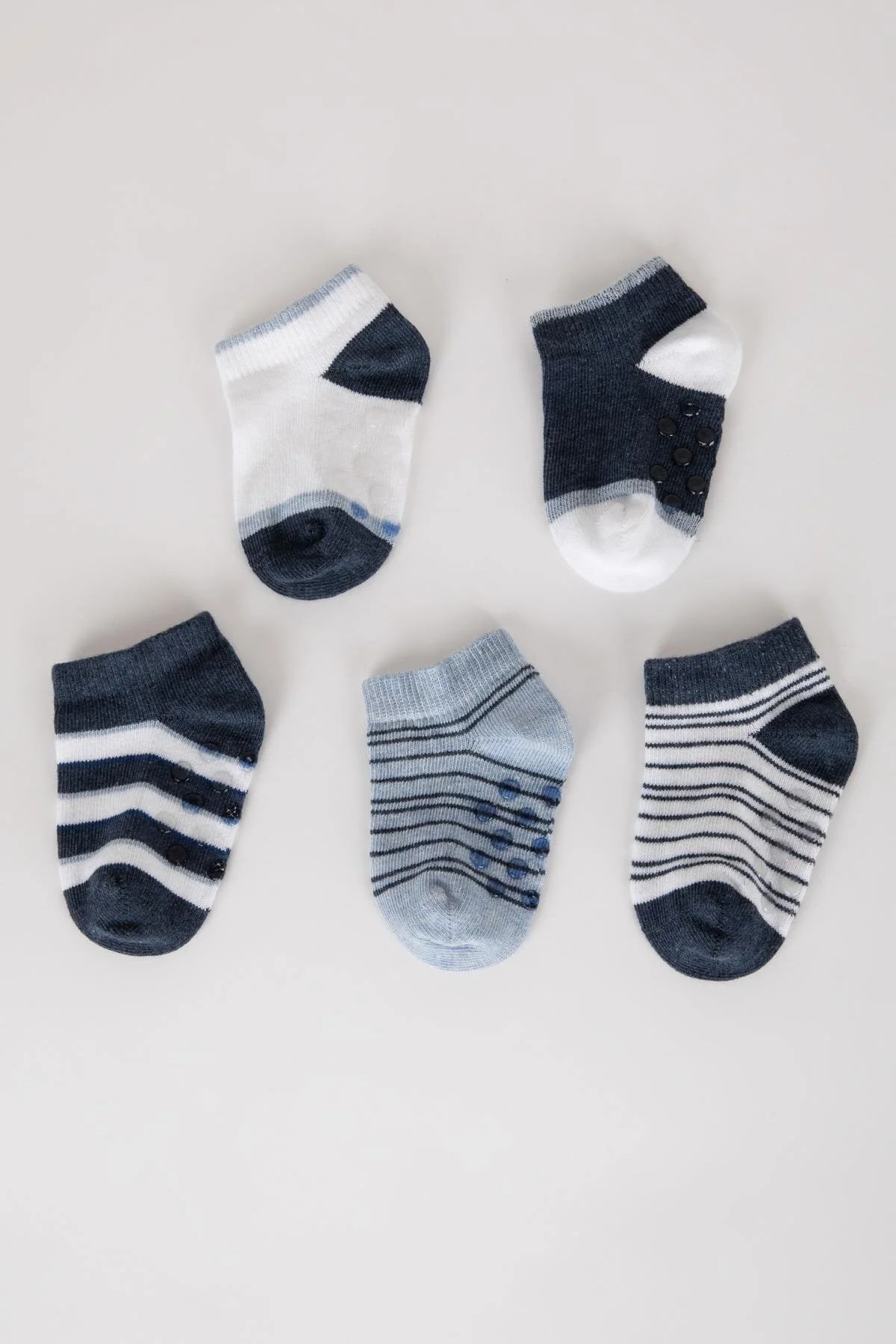 DeFacto  Nahtlose 5-teilige Baby-Socken aus Baumwolle für Jungen A1405a5ns