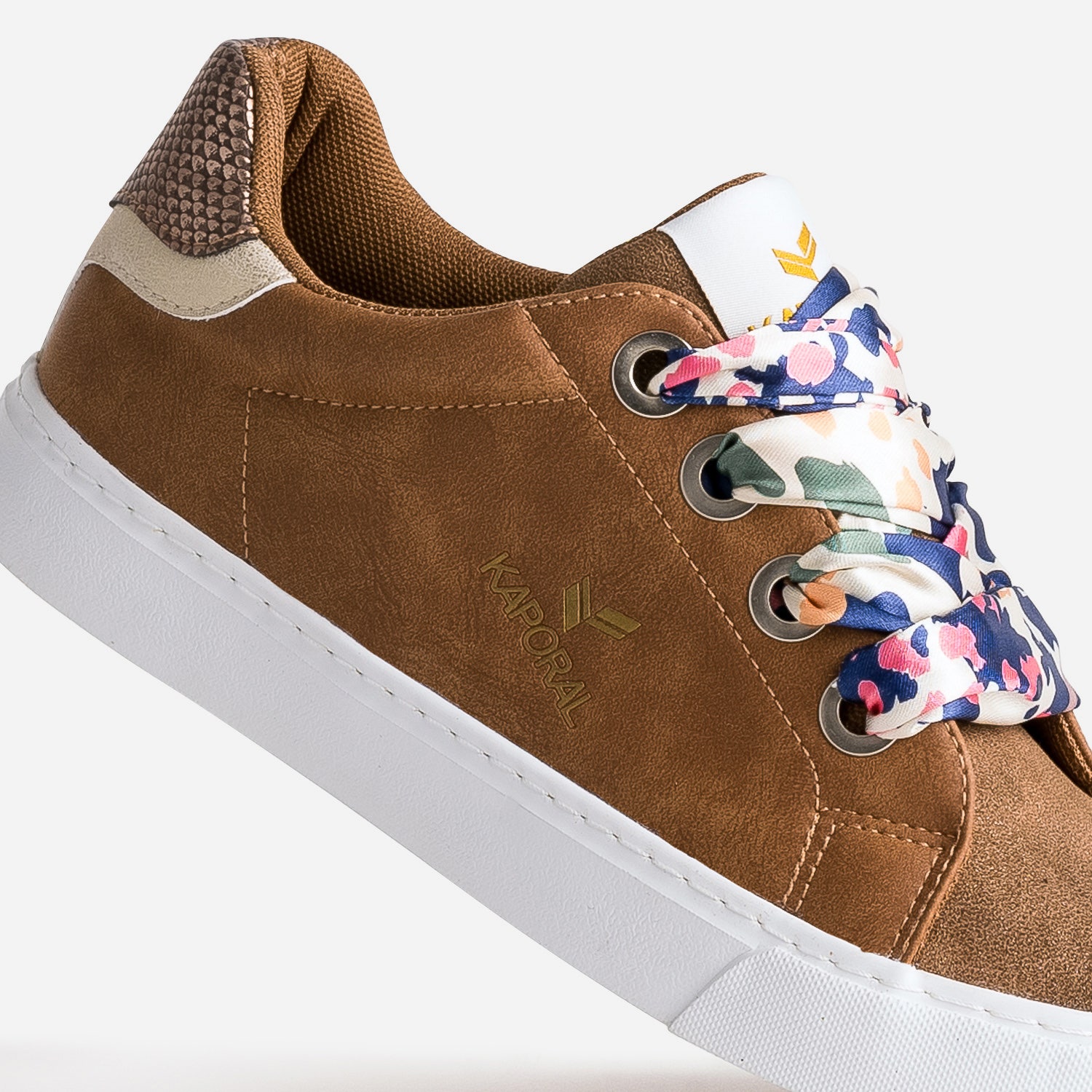 Tennis KAPORAL camel avec lacets ruban