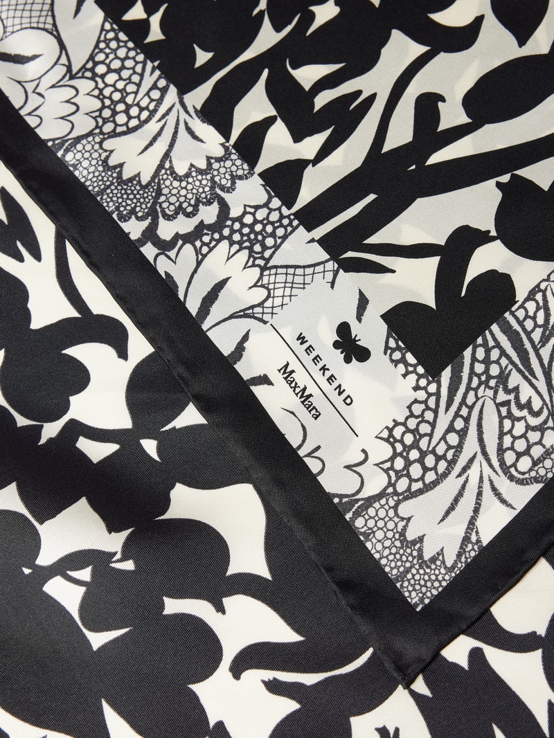 Schal mit Allover-Muster Modell 'ONESTO' in schwarz