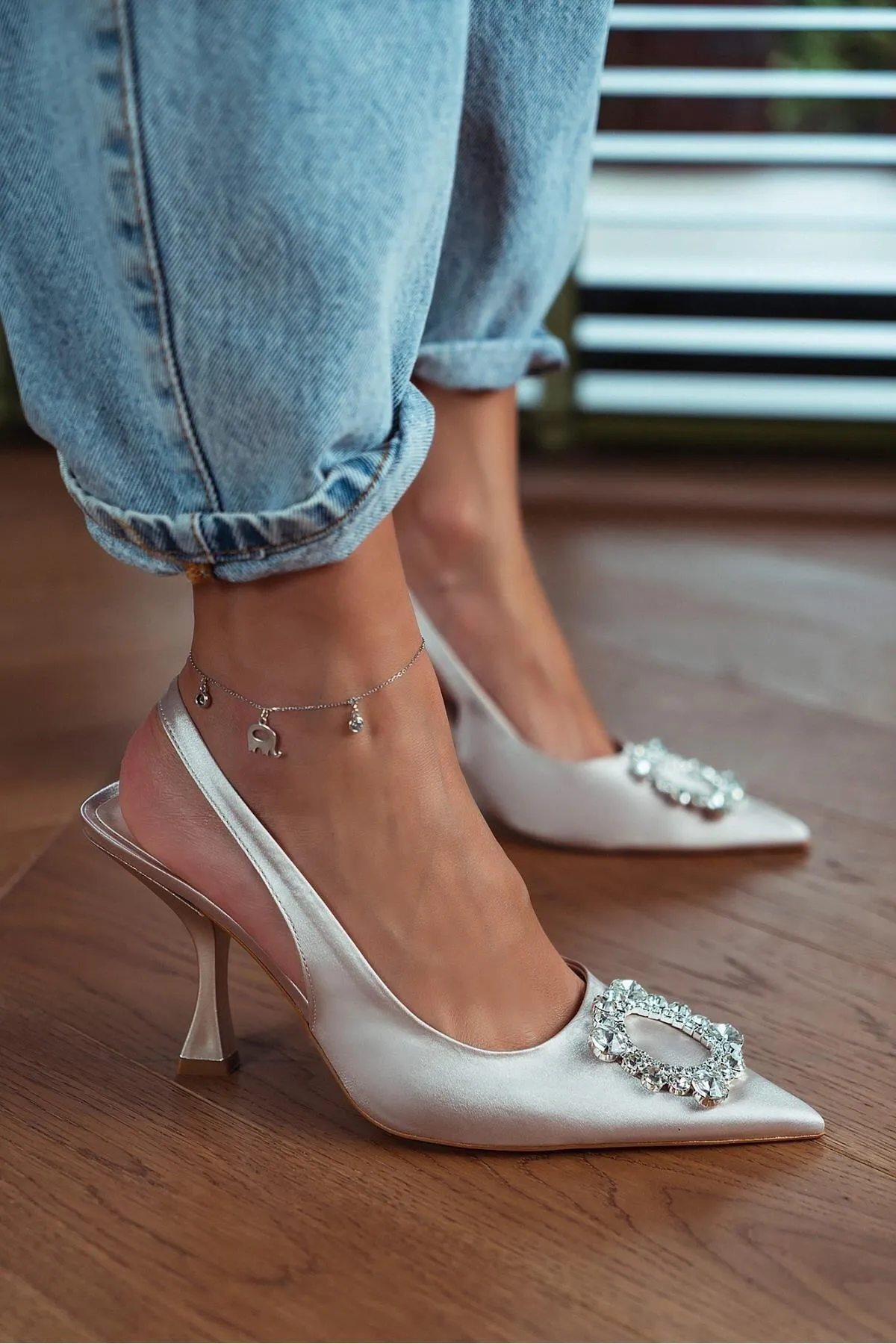 NİŞANTAŞI SHOES  Amara Beige Satin Stone Detaillierte Damenschuhe mit Absatz