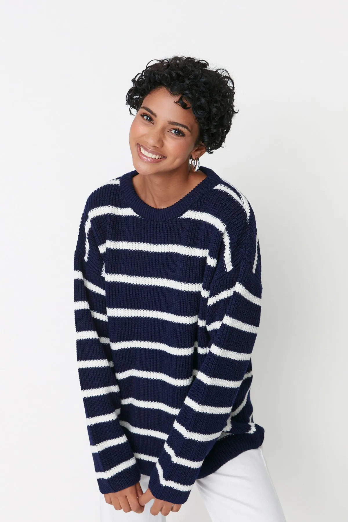 Trendyol Collection  Marineblauer Strickpullover mit weiter Passform TWOAW23KZ00720