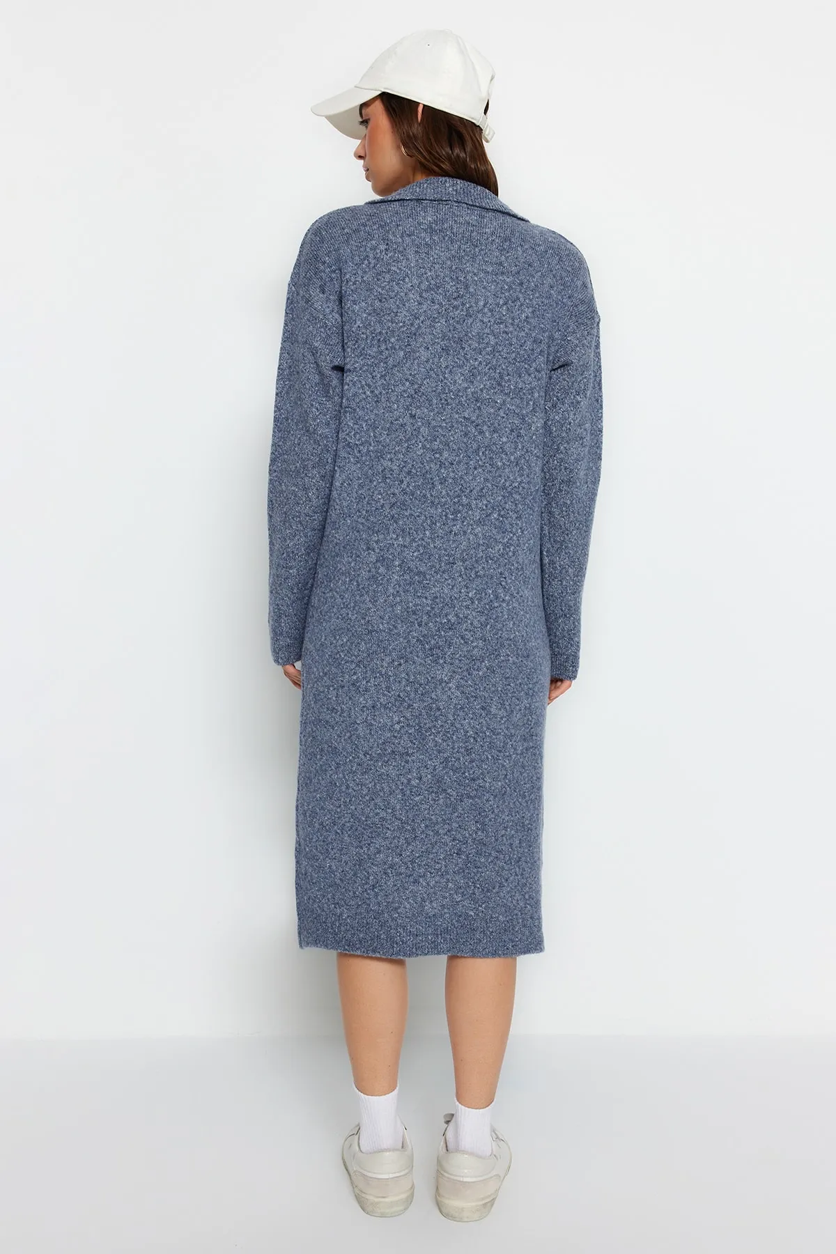 Trendyol Collection  Blaues Midi-Strickkleid aus Wolle mit Rollkragen TWOAW24EL00009