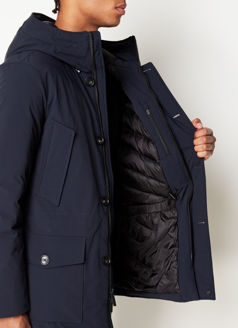 Parka Woolrich Arctic s péřovou výplní a klopovými kapsami