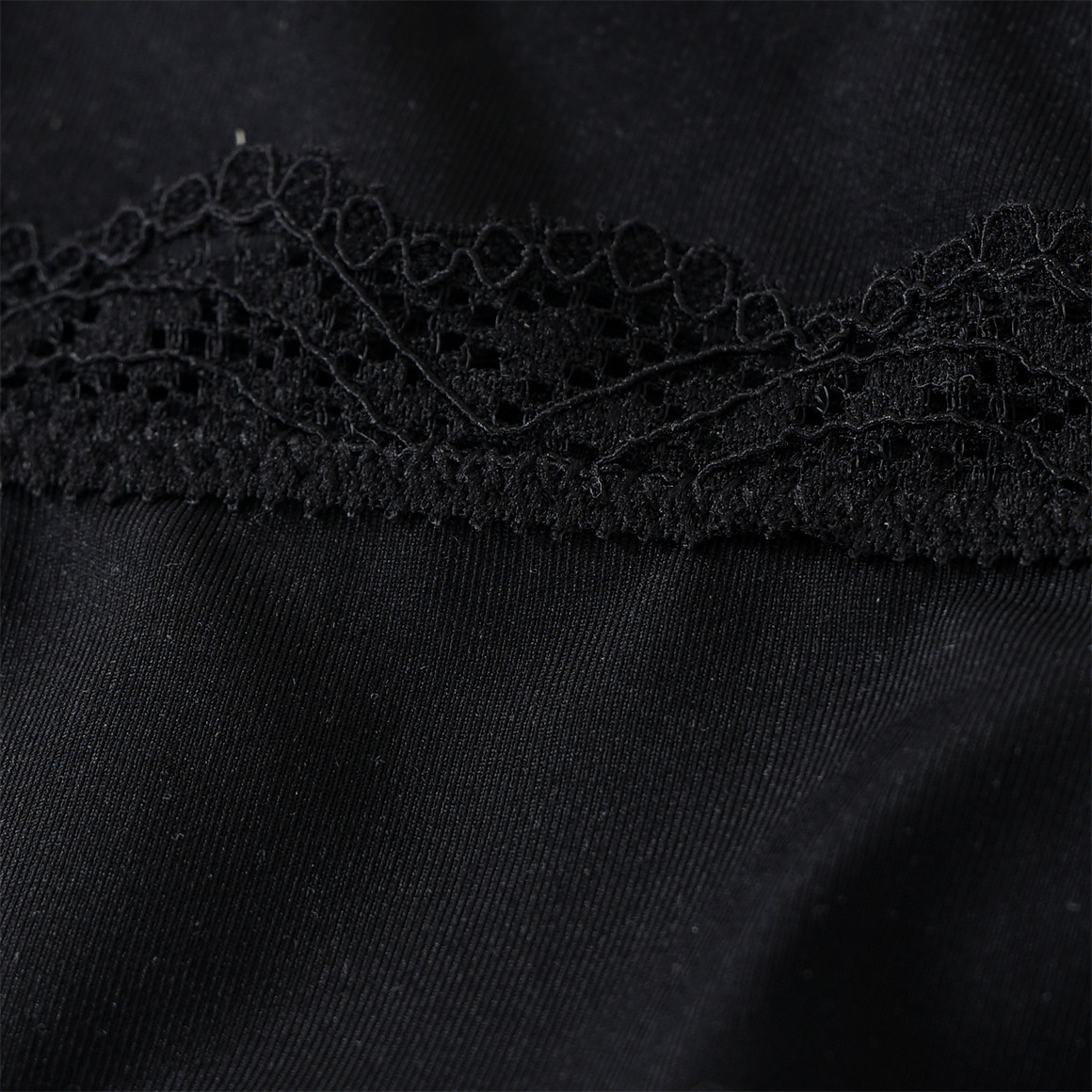 3 Damen Strings mit Spitze
