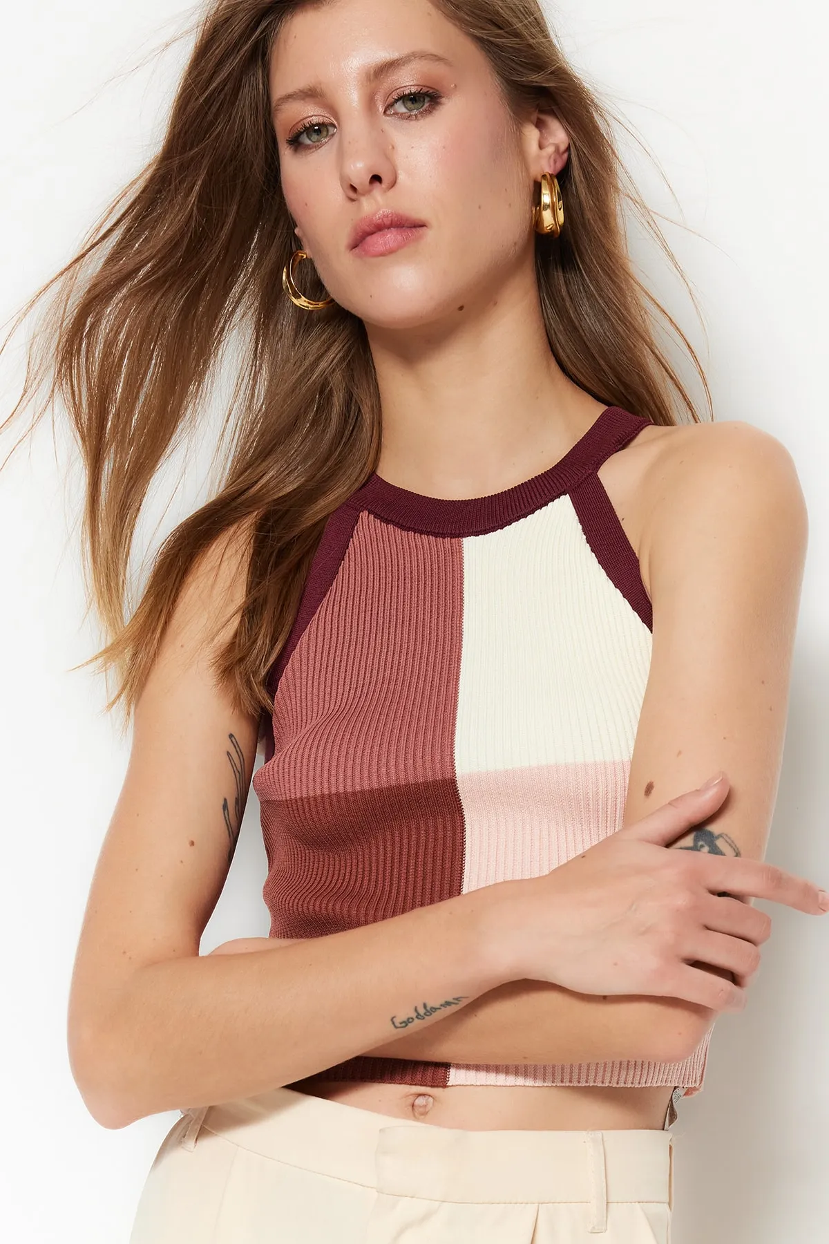 Trendyol Collection  Pflaumenfarbene Crop-Strickbluse mit Farbblockierung TWOSS22BZ0402
