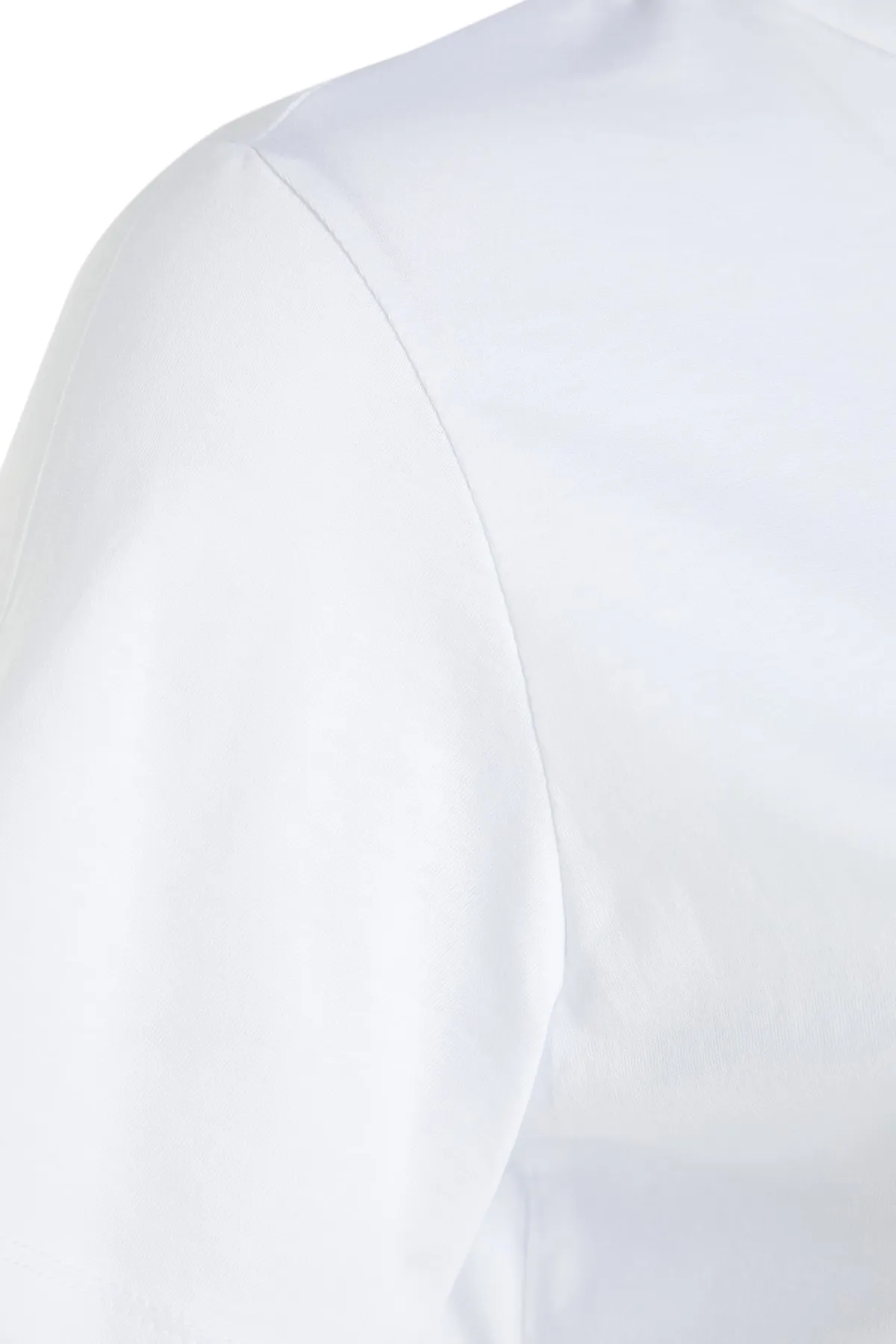 Trendyol Curve  Weißes Boyfriend-Strick-T-Shirt mit Rundhalsausschnitt und Schlitz TBBSS22BF0031