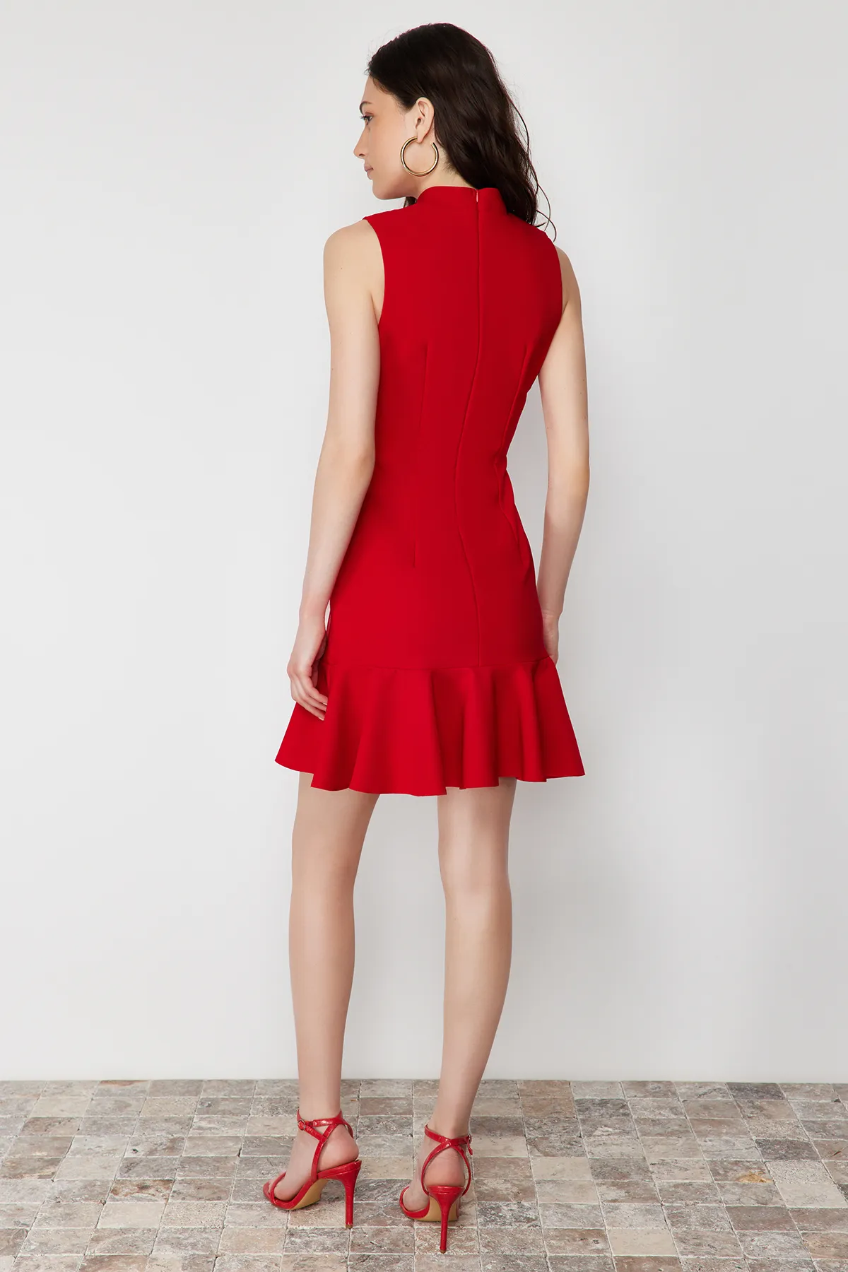 Trendyol Collection  Roter, taillierter Rock, Volant, Stehkragen, ärmelloses Mini-Webkleid TWOSS24EL00602