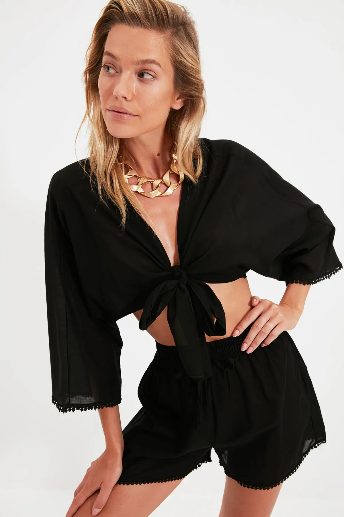 Trendyol Collection  Set aus Strandoberteil und -unterteil aus Voile mit „Black Tie“-Details TBESS21AU0481