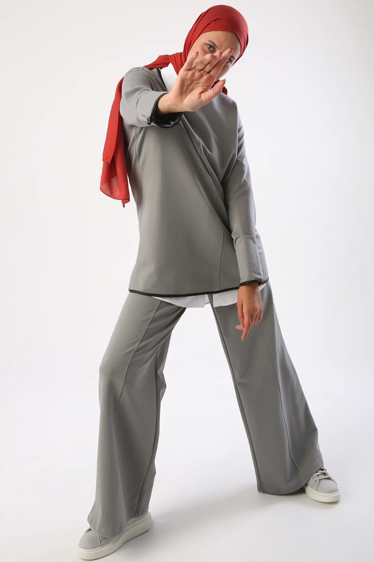 ALLDAY  Gray01 Lederstrickanzug mit Paspelhose