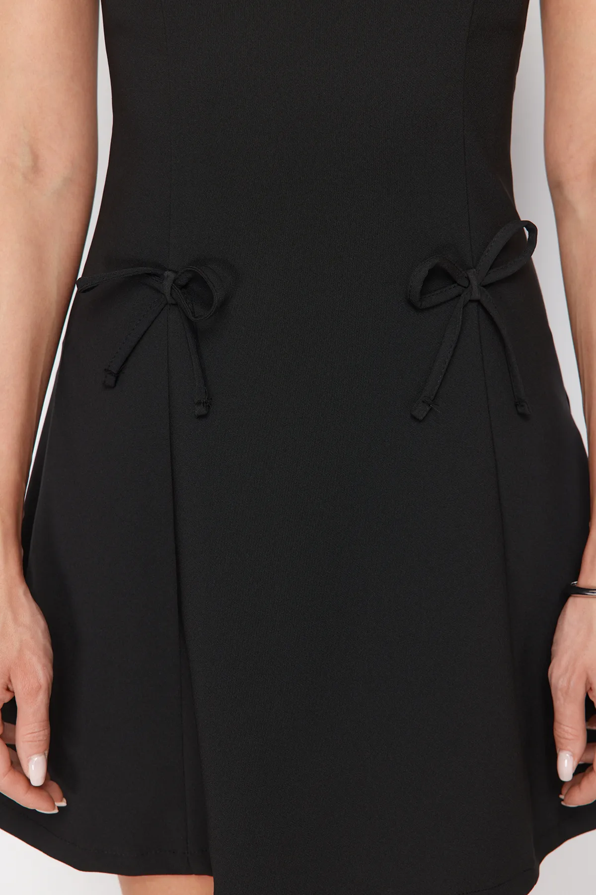 Trendyol Collection  Schwarzes gewebtes Minikleid TWOSS24EL00803