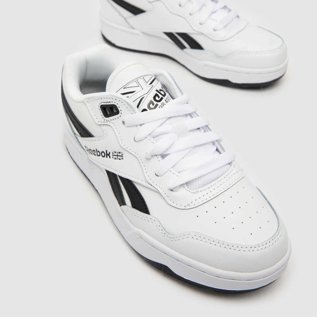Reebok vita och svarta bb 4000 ii juniorträningsskor