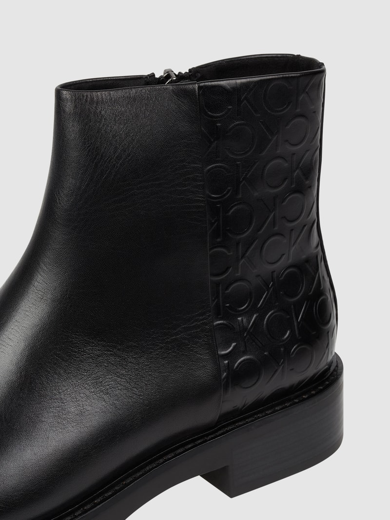 Lederboots mit Logo-Prägungen in schwarz