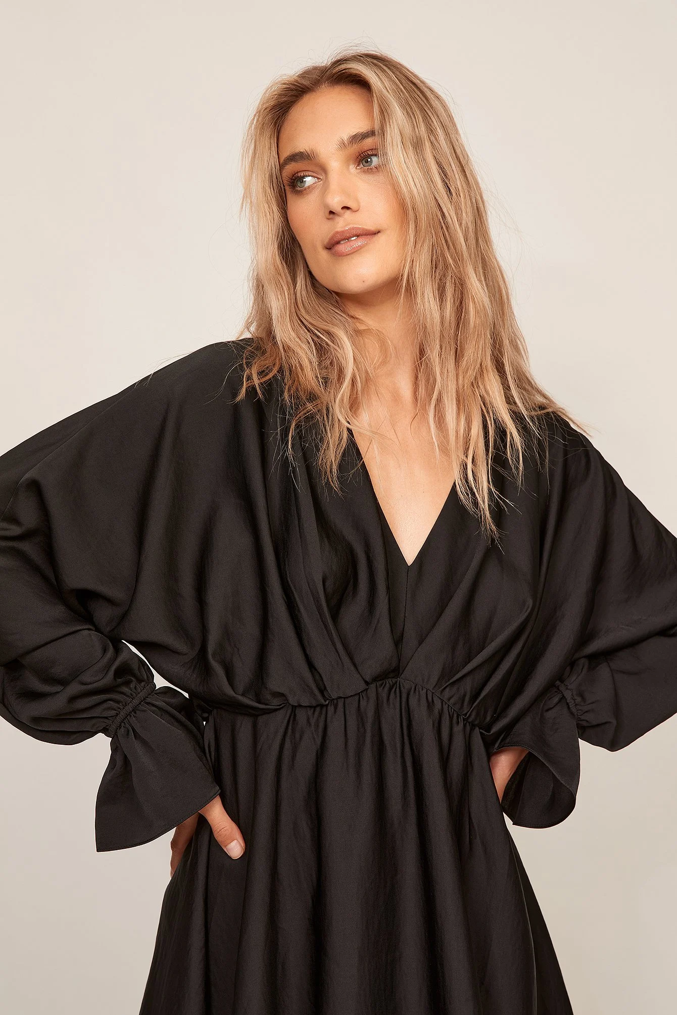 Fließendes Minikleid