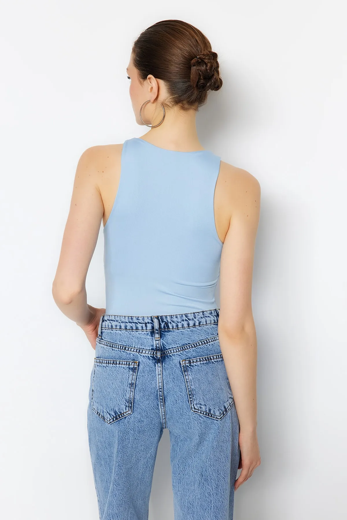 Trendyol Collection  Blauer Neckholder-Body aus dehnbarem Strick mit Druckknöpfen TWOSS20BD0044