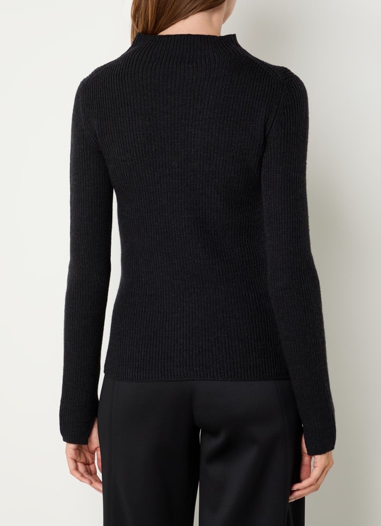 Maglione Brianza a maglia fine di MaxMara, realizzato in lana vergine.