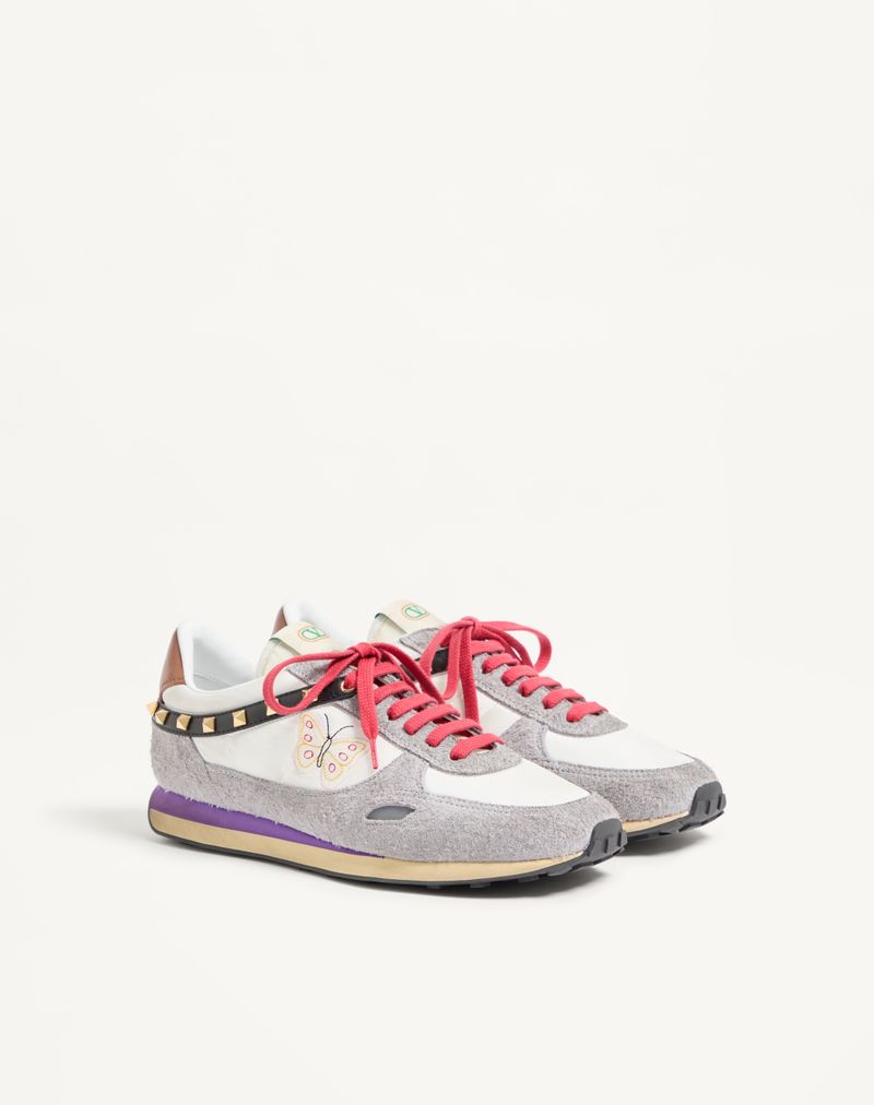 Baskets cloutées en cuir fendu et nylon avec broderie papillon