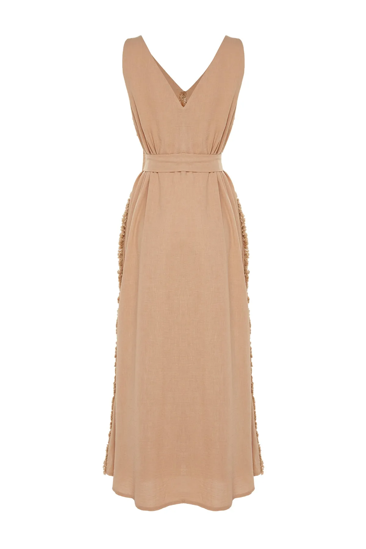 Trendyol Modest  X Kevser Sarıoglu Beiges gewebtes Gilet-Kleid mit Gürtel und Quastendetail TCLSS23EB00000