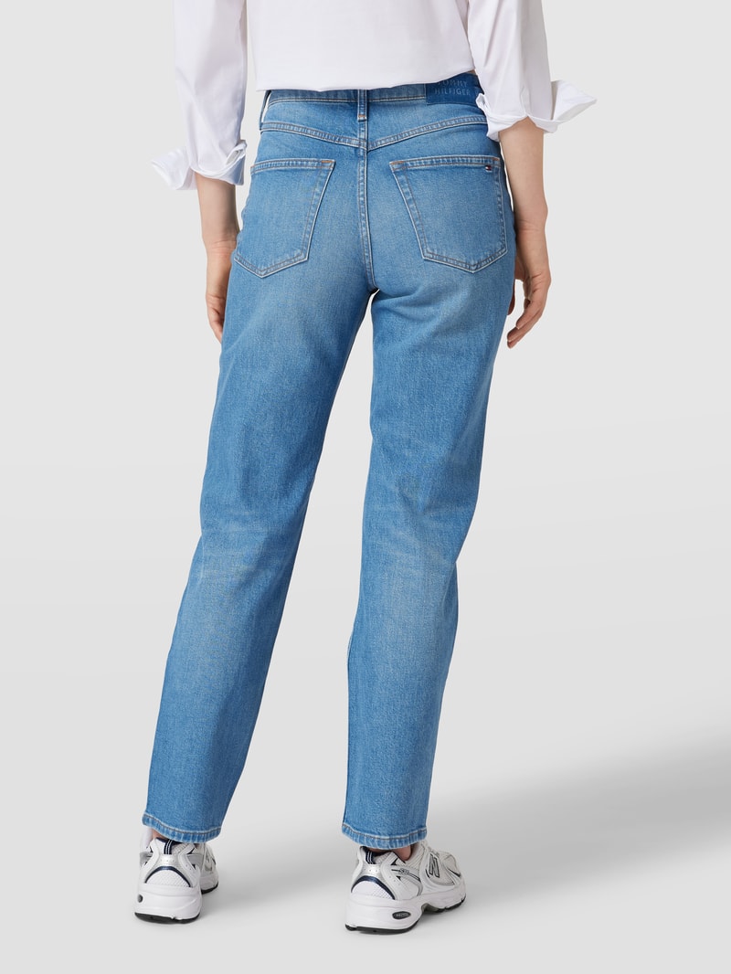 Jeans mit Label-Patch in bleu