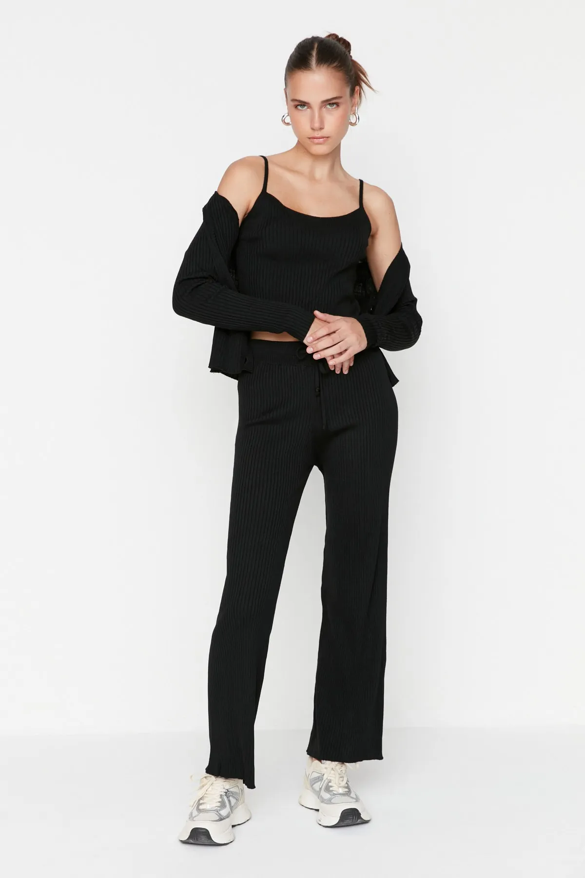 Trendyol Collection  Schwarzes Wicked-Set aus Bluse, Strickjacke und Hose, Strickoberteil und -unterteil TWOAW22AU0006