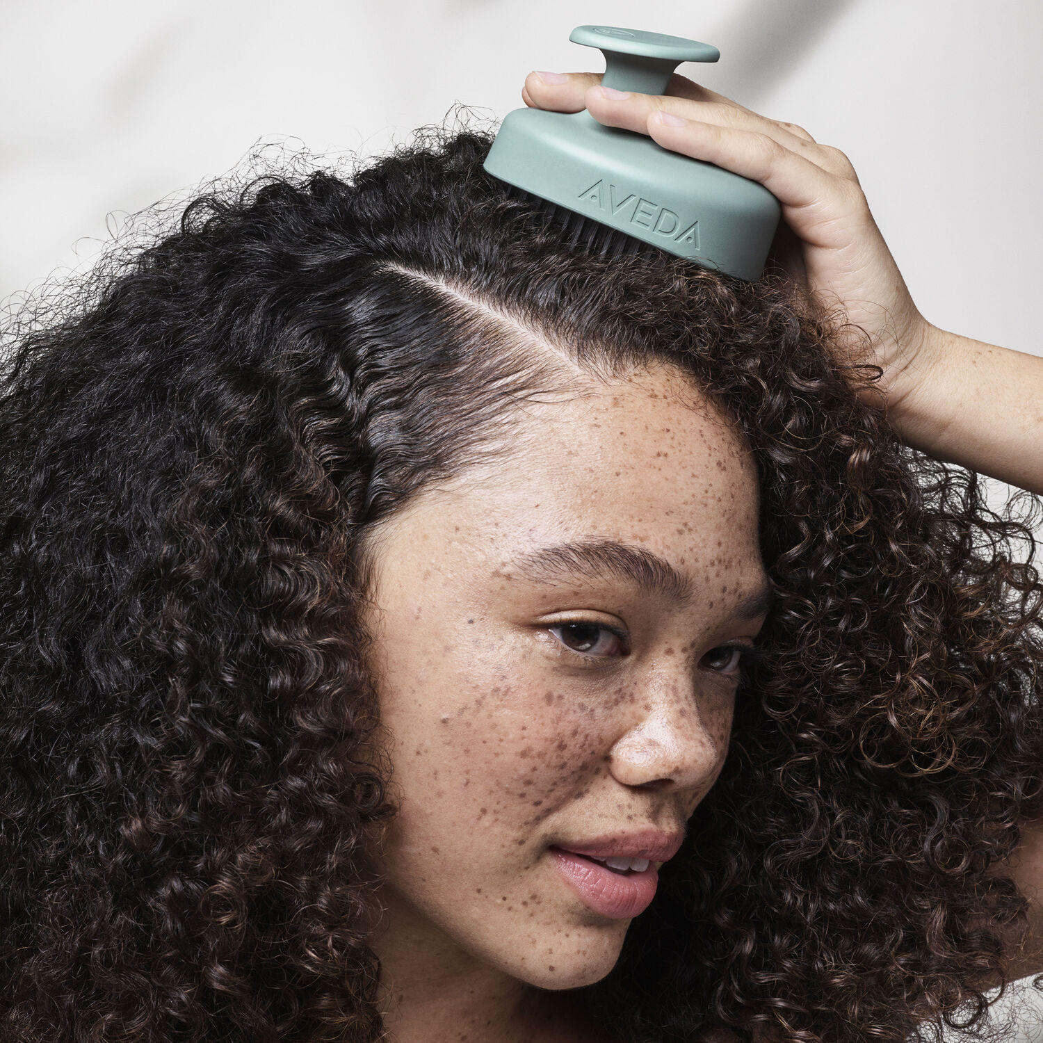 Aveda Scalp Solutions Brosse stimulante cuir chevelu 1