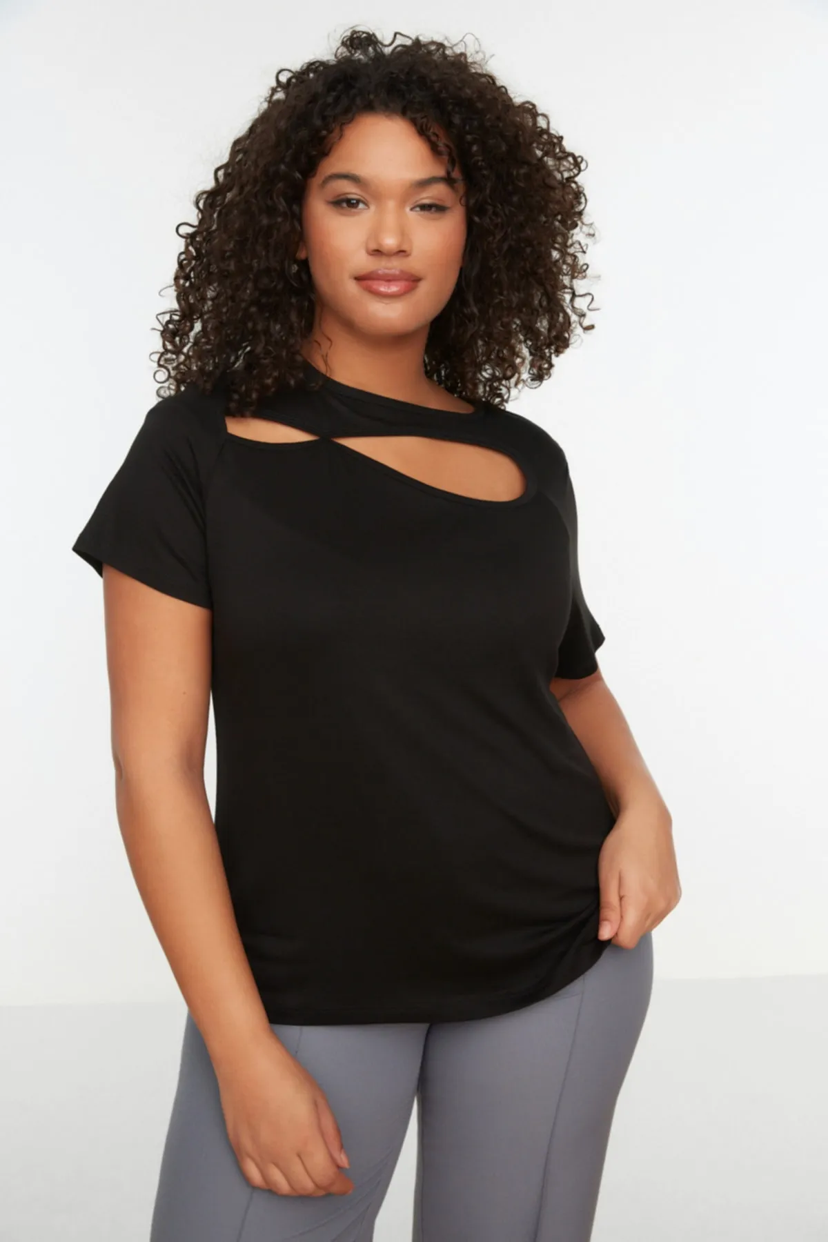 Trendyol Curve  Schwarze, detaillierte Strickbluse mit Ausschnitten TBSSS22AF0012